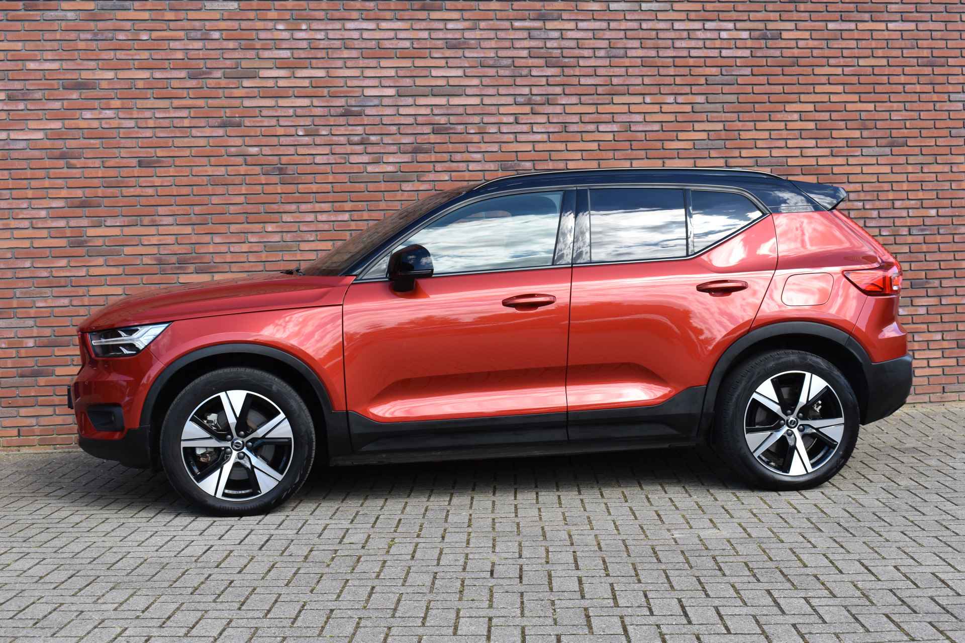 Volvo XC40 Recharge Twin P8 408PK AWD R-Design | Apple Carplay | Camera | Trekhaak | - 23/28