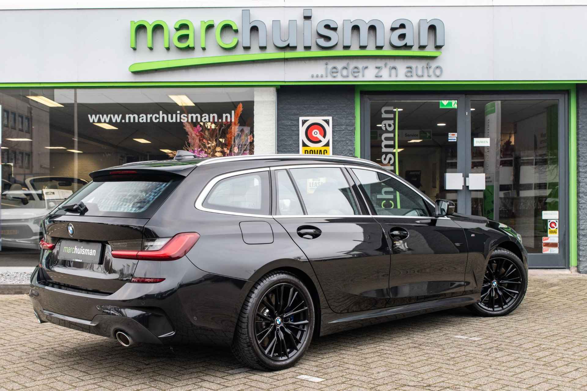 BMW 3-serie Touring 330i High Executive / M-SPORT / PANODAK / LEDER / 1E EIG / NL AUTO - 16/51