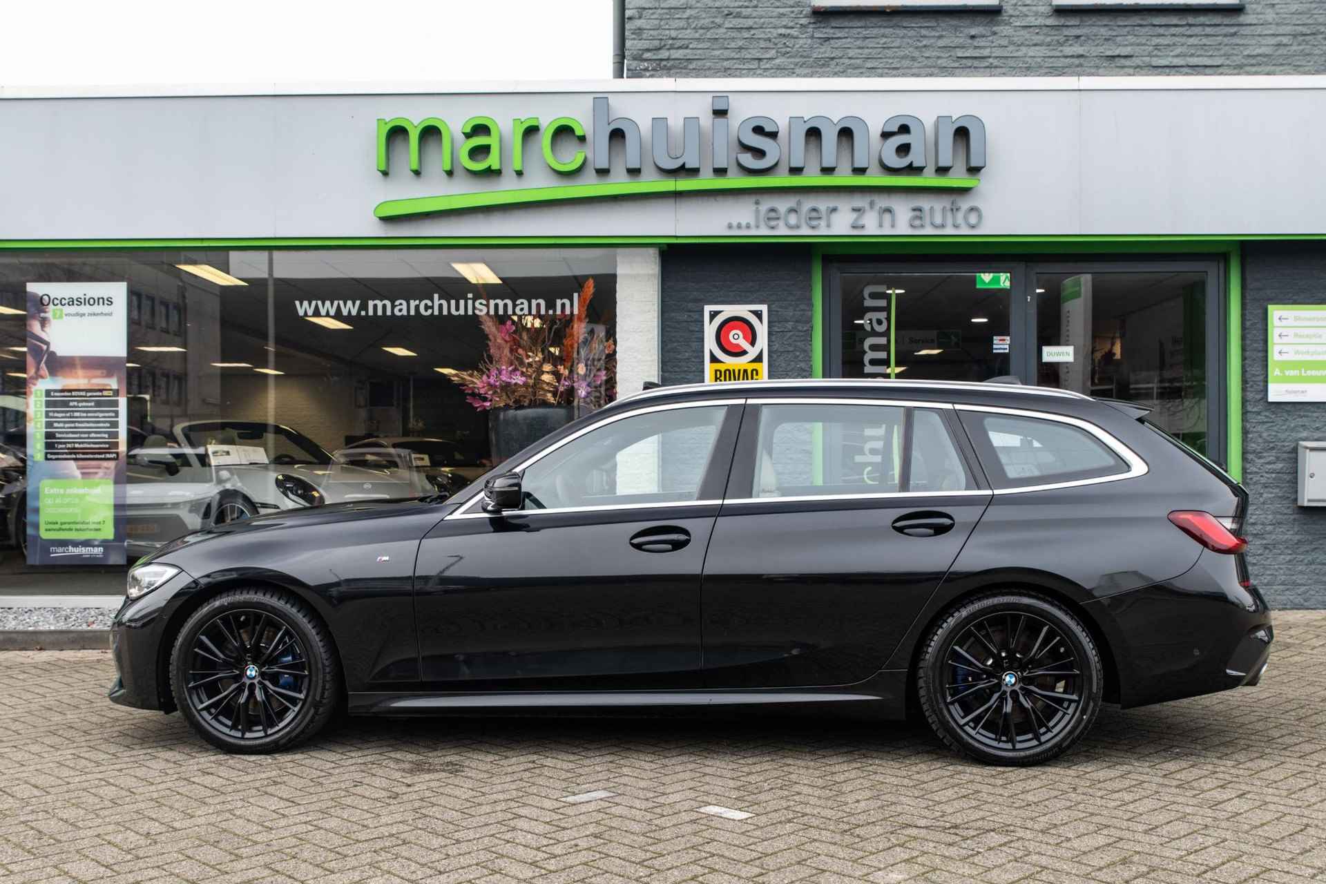 BMW 3-serie Touring 330i High Executive / M-SPORT / PANODAK / LEDER / 1E EIG / NL AUTO - 18/51