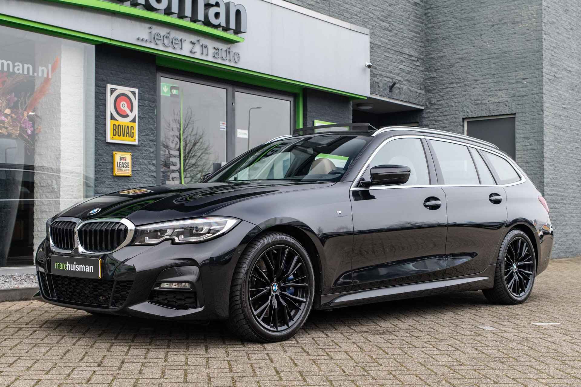 BMW 3-serie Touring 330i High Executive / M-SPORT / PANODAK / LEDER / 1E EIG / NL AUTO - 22/51