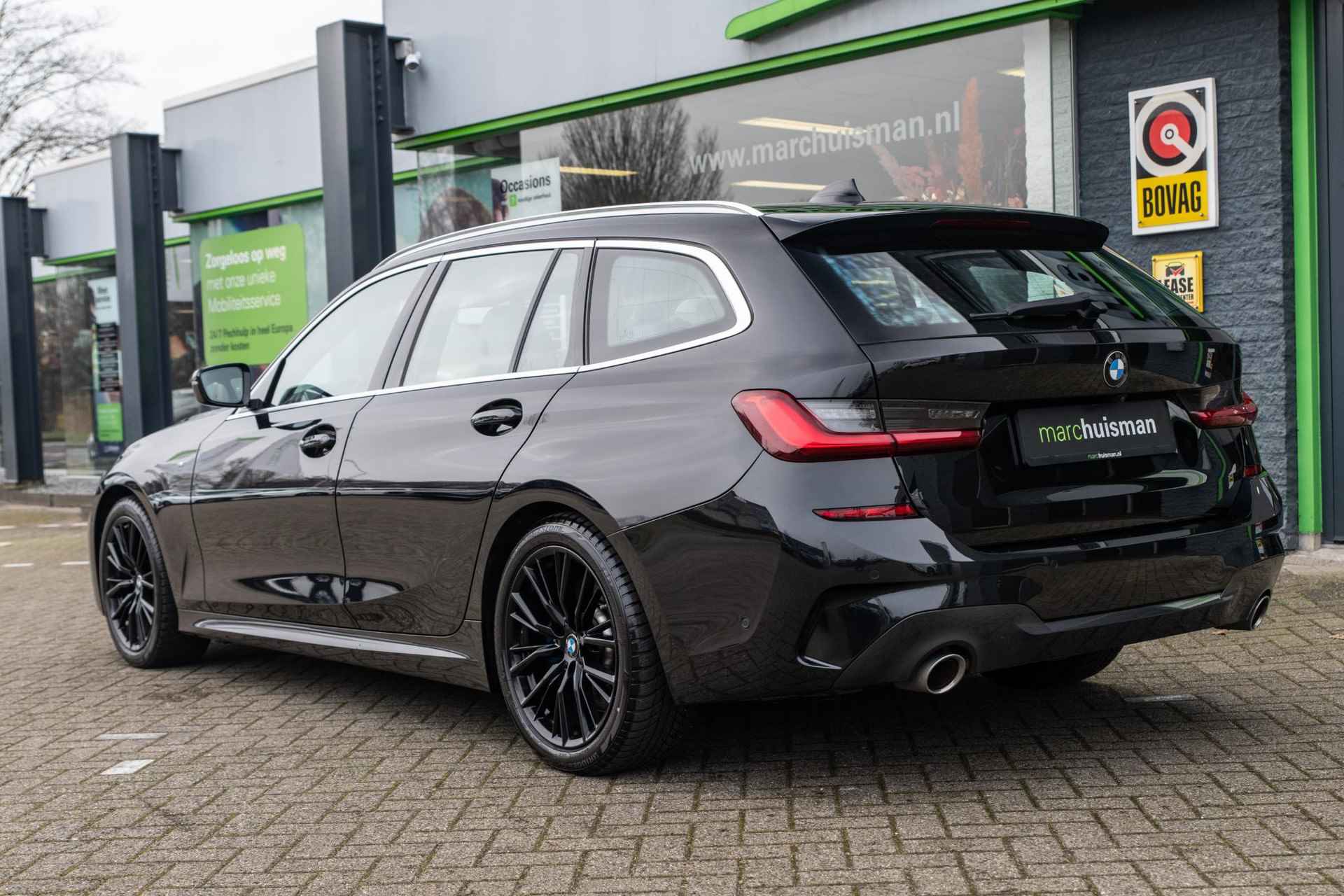 BMW 3-serie Touring 330i High Executive / M-SPORT / PANODAK / LEDER / 1E EIG / NL AUTO - 23/51