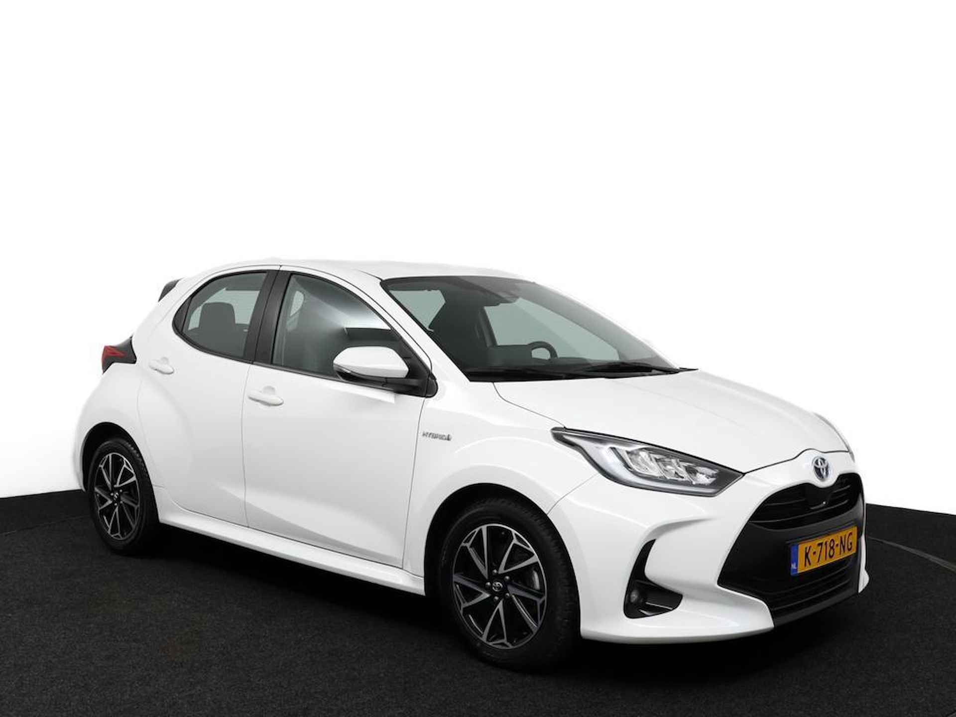 Toyota Yaris 1.5 Hybrid Dynamic | Adaptive Cruise Control | Lichtmetalen velgen | Achteruitrijcamera | Keyless Entry | 10 jaar garantie! | - 14/51