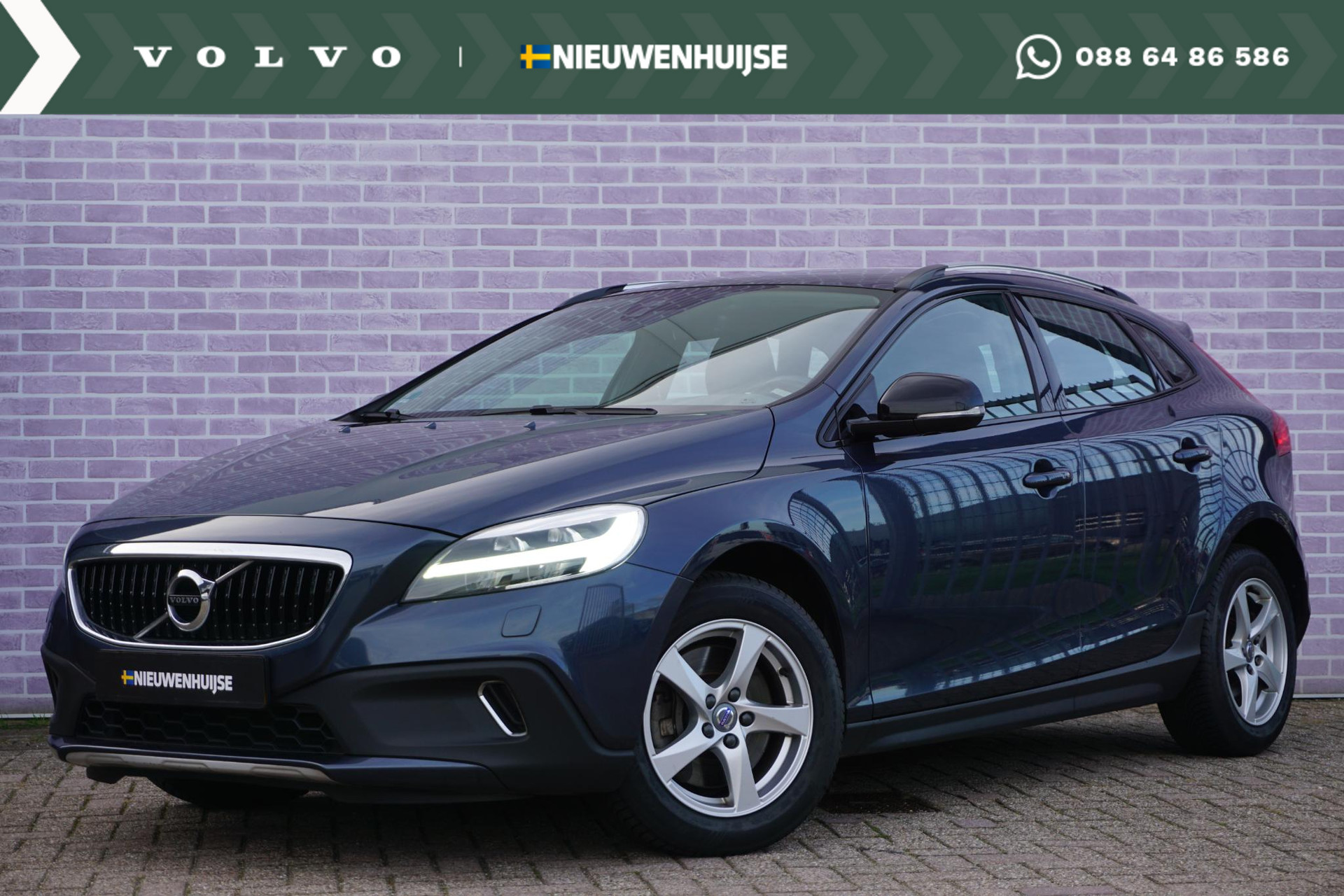 Volvo V40 Cross Country 1.5 T3 Nordic+ | Trekhaak | Leder | Memory | Panorama dak | Stoelverwarming | Standkachel  | 4 Nieuwe 4 seizoensbanden |