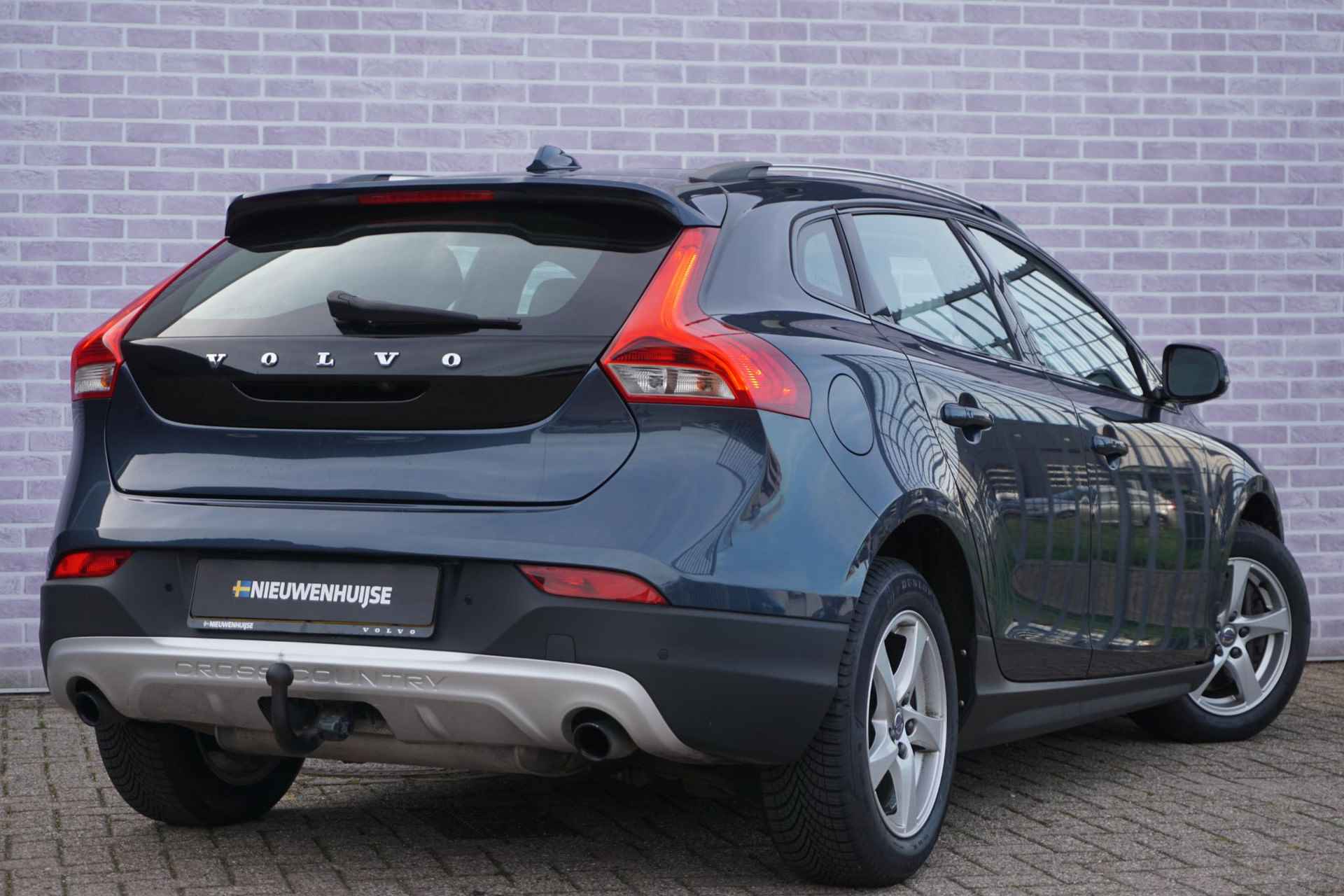 Volvo V40 Cross Country 1.5 T3 Nordic+ | Trekhaak | Leder | Memory | Panorama dak | Stoelverwarming | Standkachel  | 4 Nieuwe 4 seizoensbanden | - 4/39