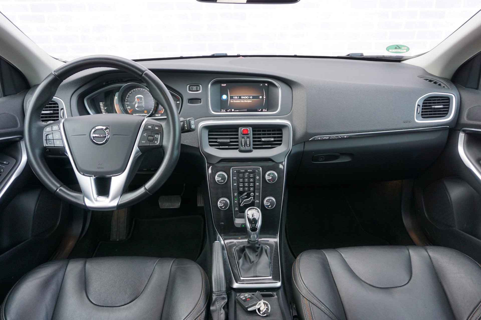 Volvo V40 Cross Country 1.5 T3 Nordic+ | Trekhaak | Leder | Memory | Panorama dak | Stoelverwarming | Standkachel  | 4 Nieuwe 4 seizoensbanden | - 5/39