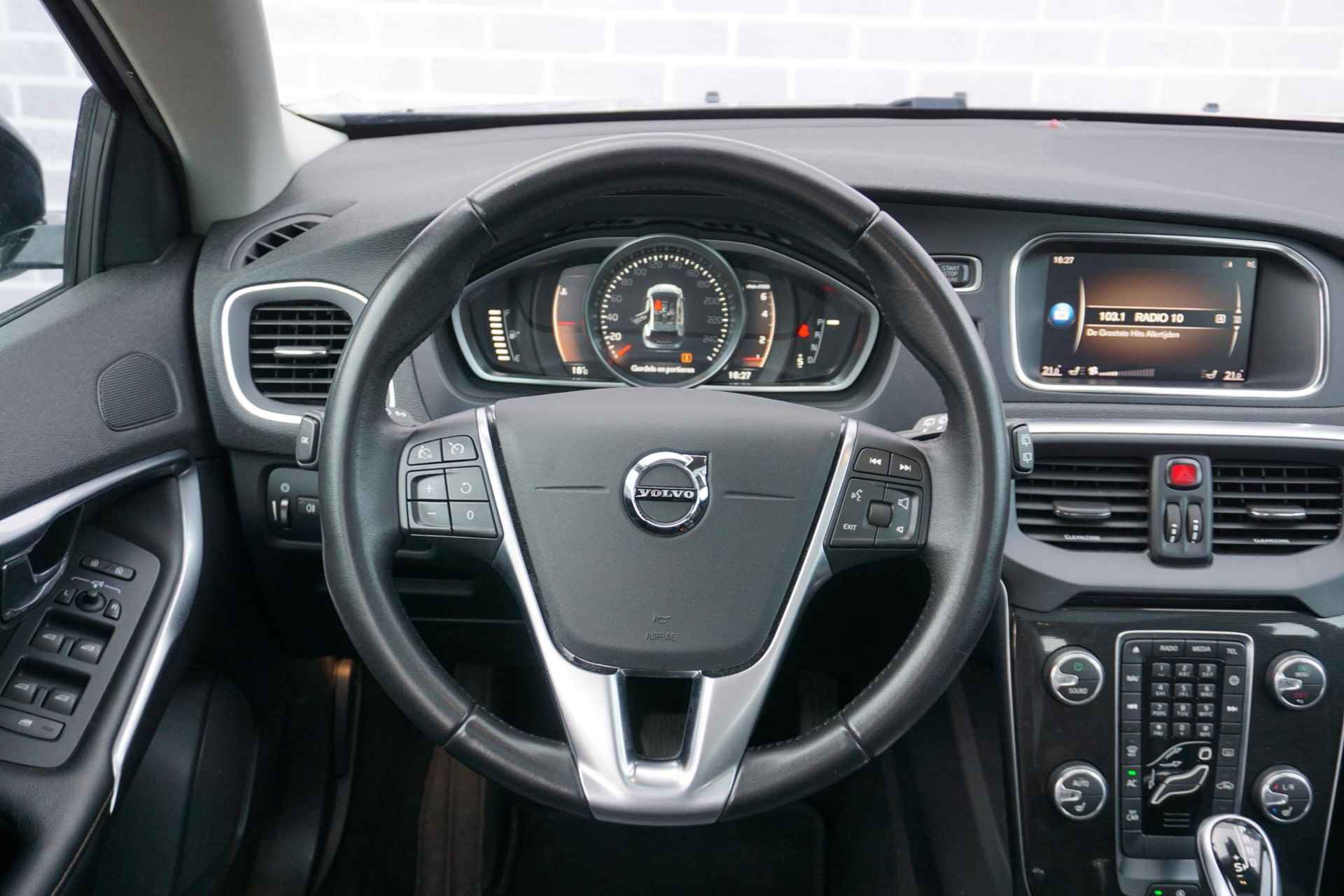 Volvo V40 Cross Country 1.5 T3 Nordic+ | Trekhaak | Leder | Memory | Panorama dak | Stoelverwarming | Standkachel  | 4 Nieuwe 4 seizoensbanden | - 11/39