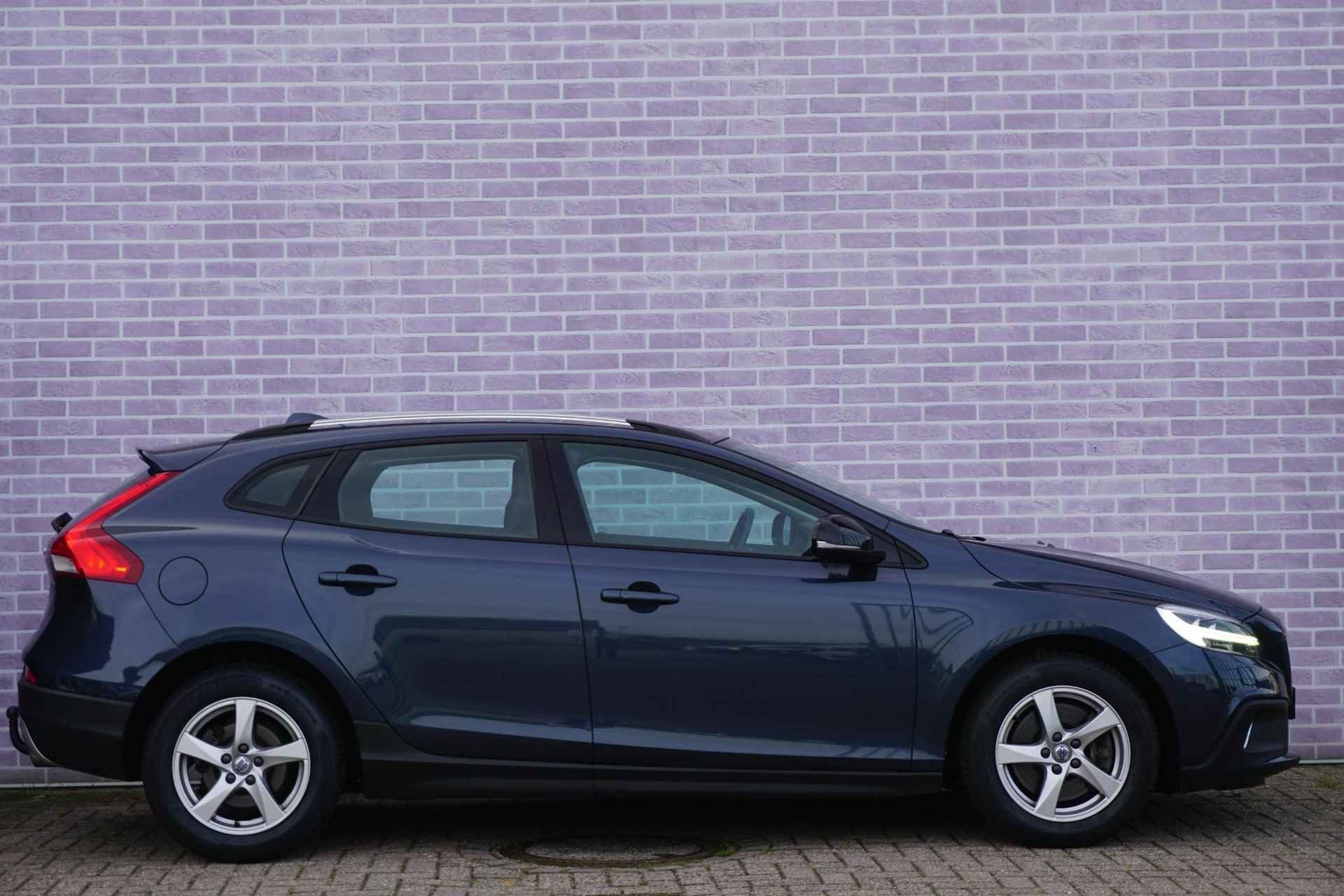 Volvo V40 Cross Country 1.5 T3 Nordic+ | Trekhaak | Leder | Memory | Panorama dak | Stoelverwarming | Standkachel  | 4 Nieuwe 4 seizoensbanden | - 14/39