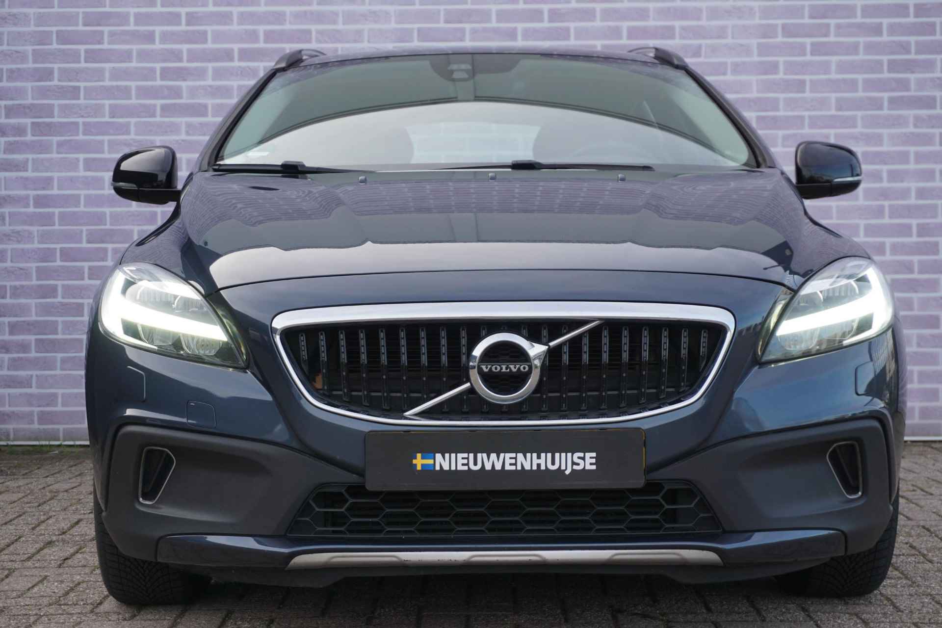 Volvo V40 Cross Country 1.5 T3 Nordic+ | Trekhaak | Leder | Memory | Panorama dak | Stoelverwarming | Standkachel  | 4 Nieuwe 4 seizoensbanden | - 15/39