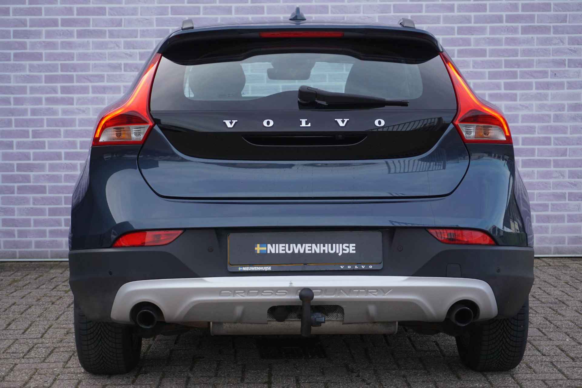 Volvo V40 Cross Country 1.5 T3 Nordic+ | Trekhaak | Leder | Memory | Panorama dak | Stoelverwarming | Standkachel  | 4 Nieuwe 4 seizoensbanden | - 30/39