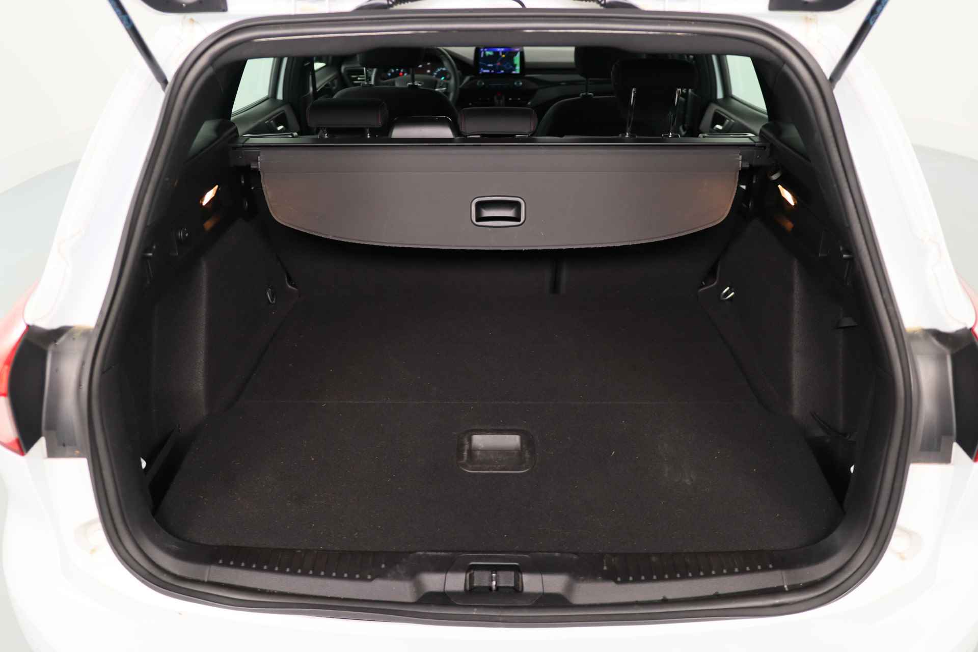 Ford FOCUS Wagon 1.0 EcoBoost ST Line Business | Dealer Onderhouden! | LED | Navi | Winterpack | Clima | Parkeersensoren | Keyless | 17'' Lichtme - 25/42