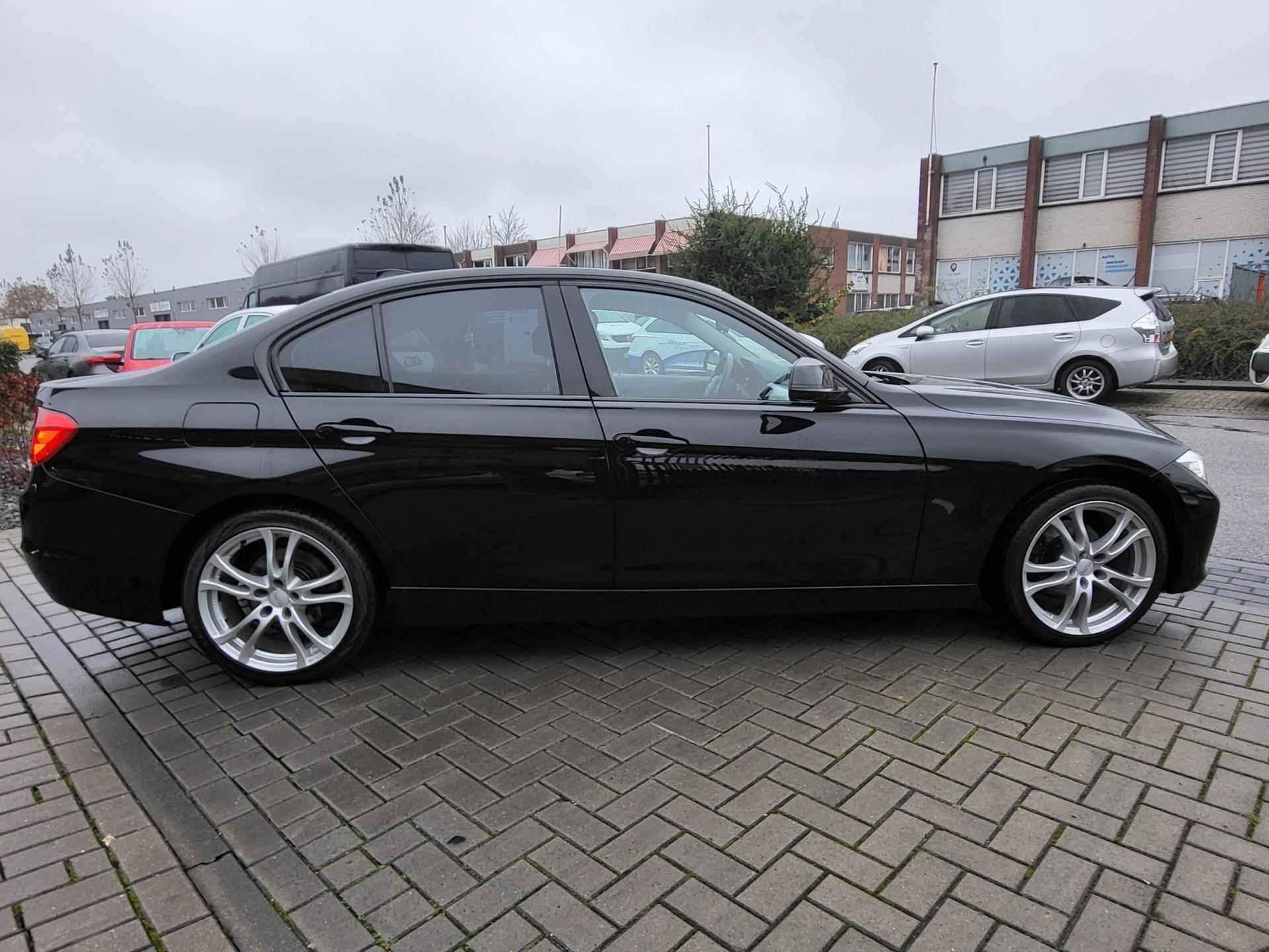 BMW 3-serie 320i EfficientDynamics Edition Upgrade Edition - 11/37