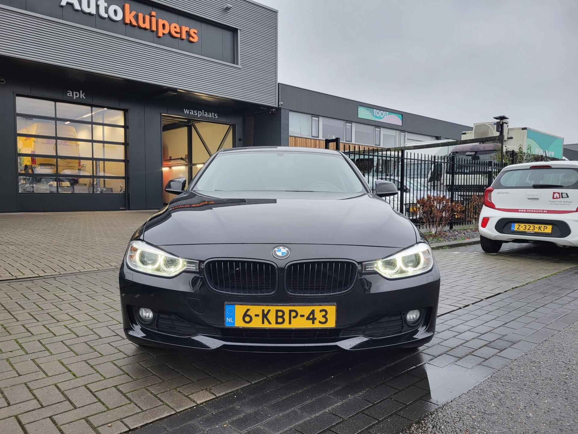 BMW 3-serie 320i EfficientDynamics Edition Upgrade Edition - 13/37