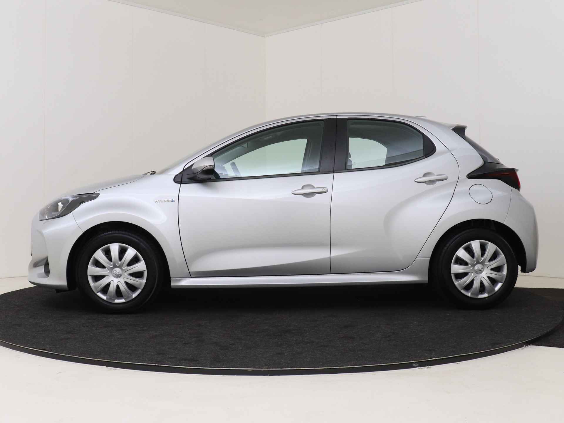 Toyota Yaris 1.5 Hybrid Active I Apple Carplay/Android Auto I Climate Control I Camera I USB I 1e Eigenaar I Volledig LOUWMAN onderhouden I Armsteun voor I - 4/43