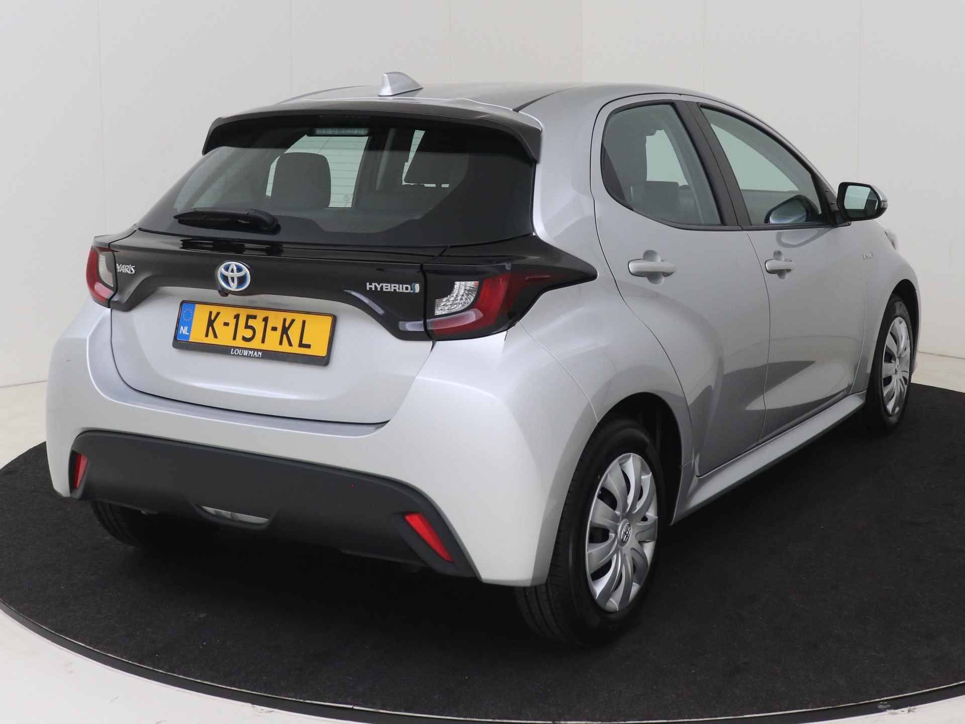 Toyota Yaris 1.5 Hybrid Active I Apple Carplay/Android Auto I Climate Control I Camera I USB I 1e Eigenaar I Volledig LOUWMAN onderhouden I Armsteun voor I - 17/43