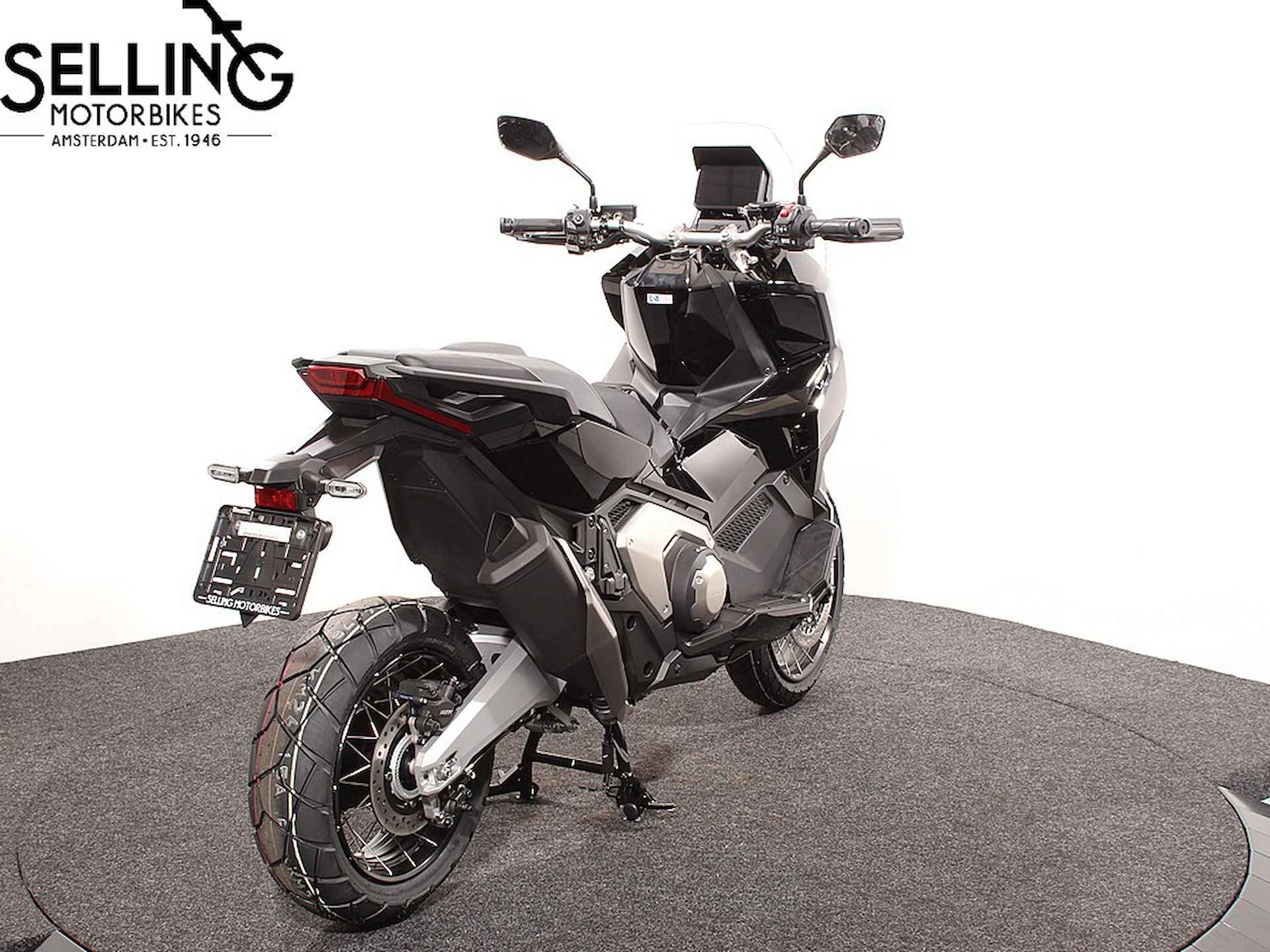 Honda X-ADV 750 Graphite Black - 2/7