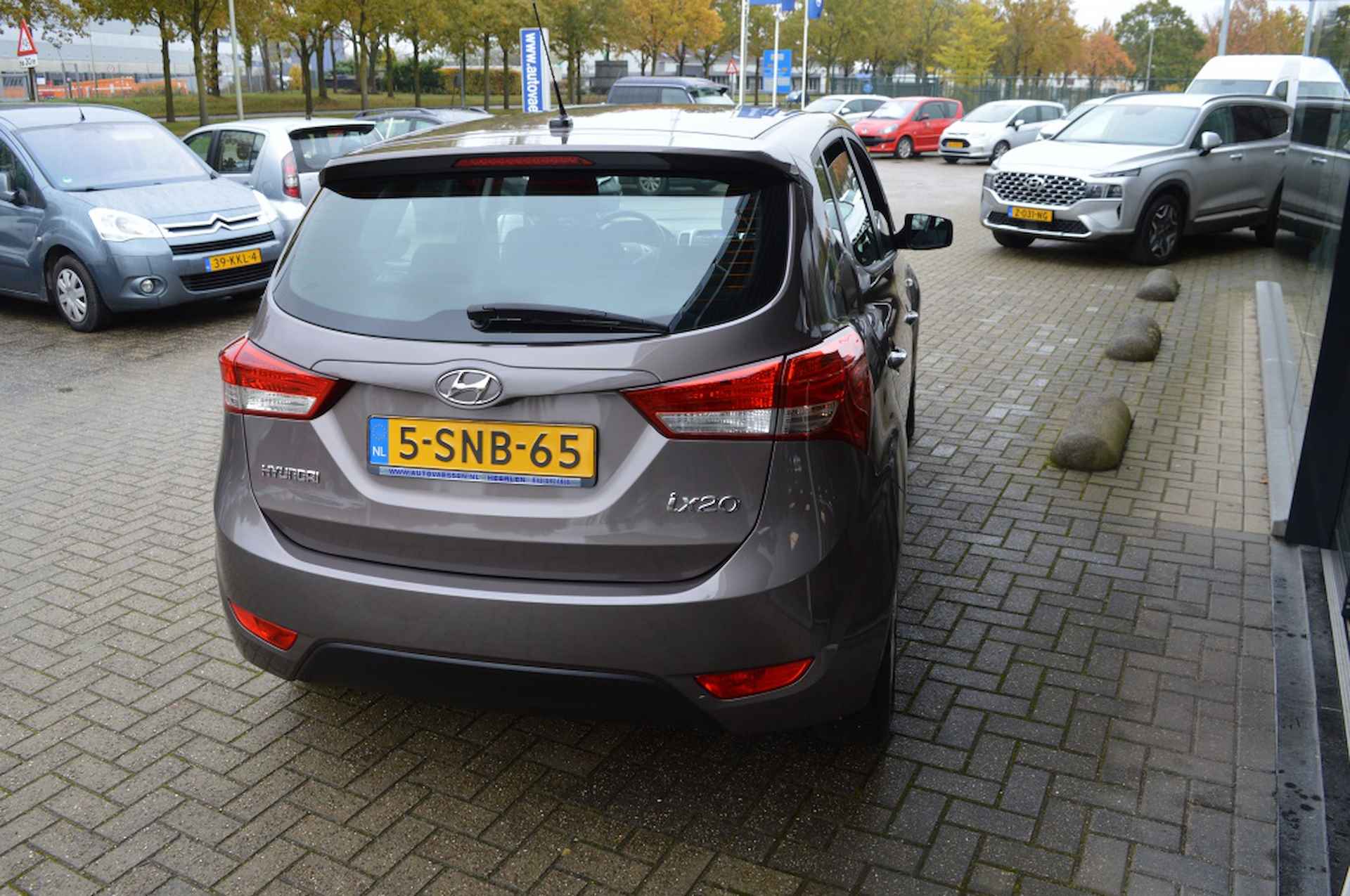 Hyundai ix20 1.6i 125pk Automaat Airco All weather banden - 9/18