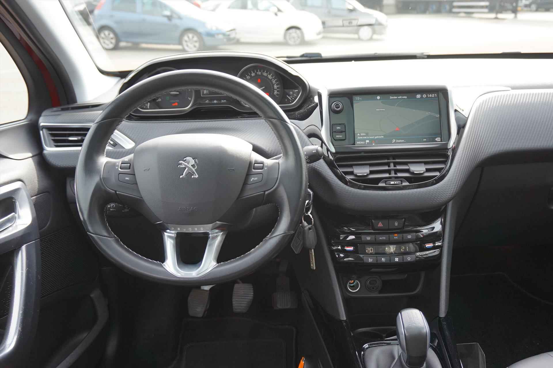 Peugeot 2008 1.2 VTI 110PK PureTech Allure / Panoramadak / Navigatie / Climate control / Achteruitrij Camera / Cruise Control - 10/22