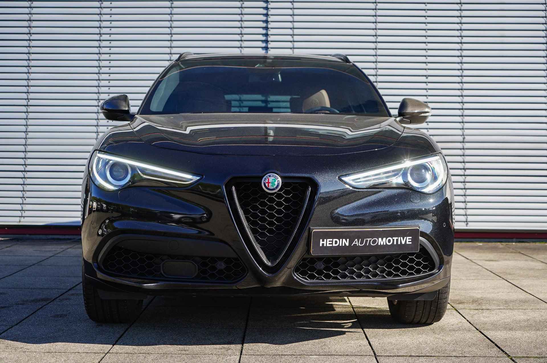 Alfa Romeo Stelvio 2.0 T AWD 280pk | Veloce Interieur | Adaptieve Cruise Control | Trekhaak 2.300KG | DAB, Bluetooth & AppleCarplay/AndroidAuto | Parkeersensoren + Camera - 2/30