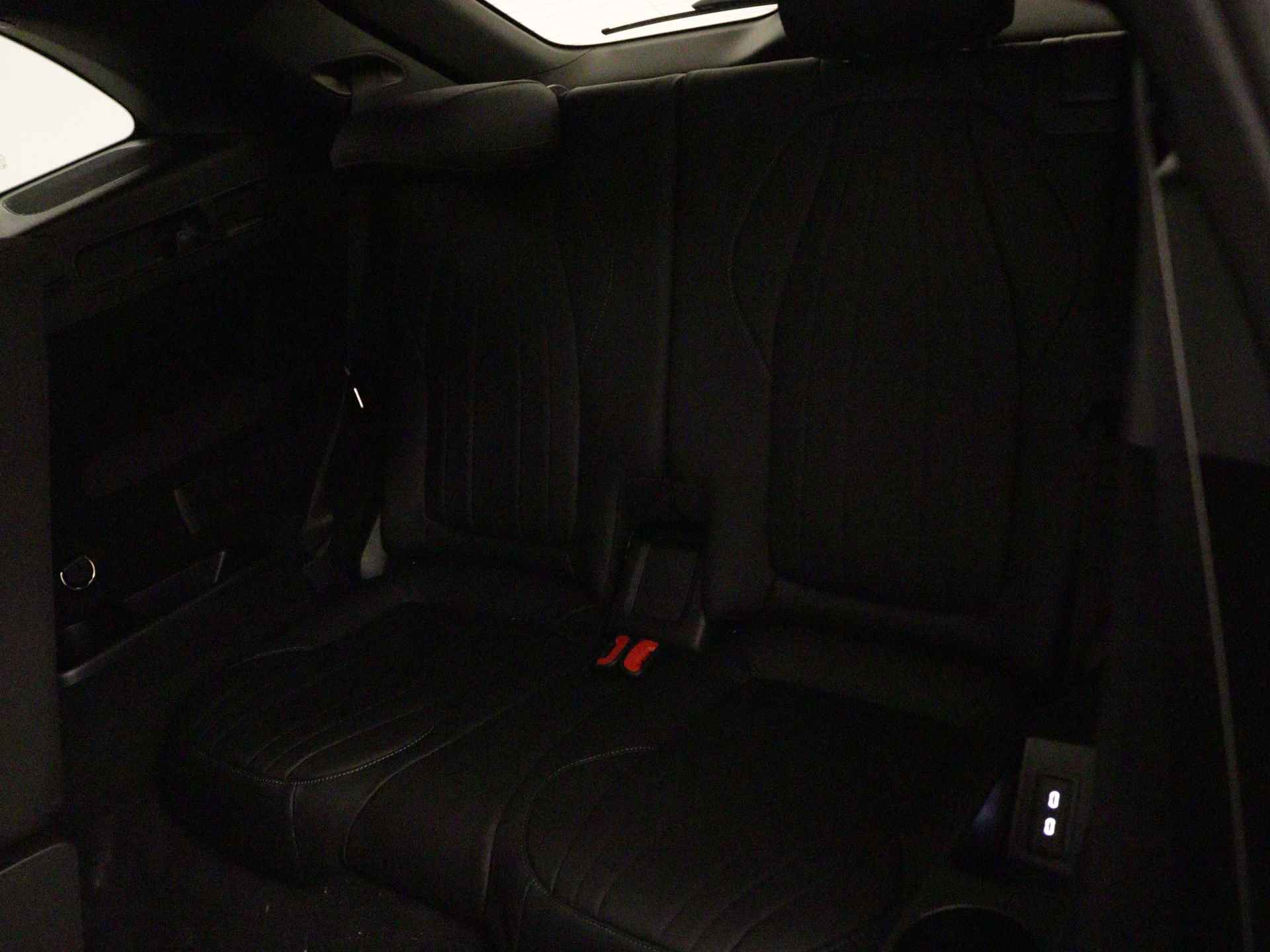Mercedes-Benz EQS SUV 450 4MATIC AMG Line 7p 118 kWh Nightpakket | Trekhaak | Premium pakket | DIGITAL LIGHT | USB-pakket plus | Burmester® 3D-surround sound system | Rijassistentiepakket Plus | Head-up display | - 25/42