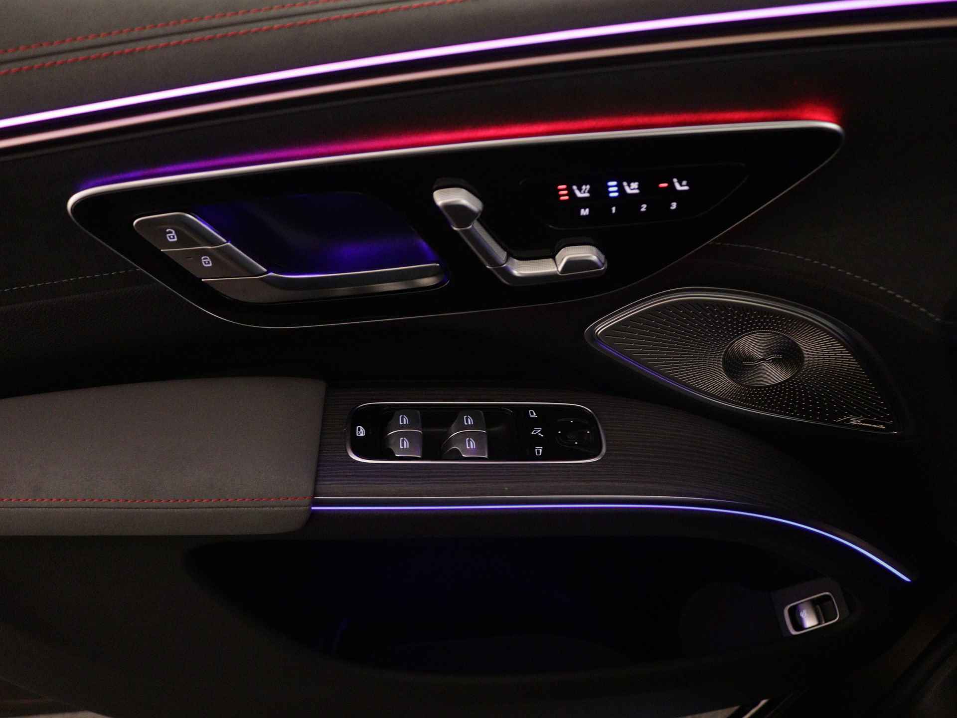 Mercedes-Benz EQS SUV 450 4MATIC AMG Line 7p 118 kWh Nightpakket | Trekhaak | Premium pakket | DIGITAL LIGHT | USB-pakket plus | Burmester® 3D-surround sound system | Rijassistentiepakket Plus | Head-up display | - 27/42