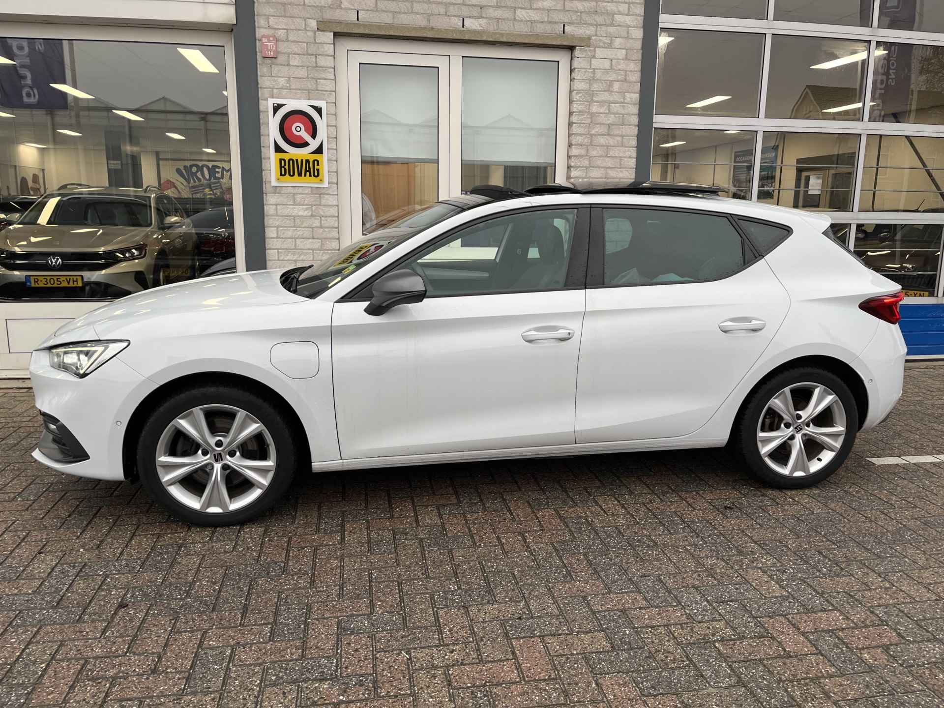 SEAT Leon 1.4 TSI eHybrid PHEV FR / AUTOMAAT/ PANO/ ADAPT. CRUISE/ FULL LINK/ NAVI/ STOELVERWARMING/ PARK. SENSOREN + CAMERA/ DIVERSE HULPSYSTEMEN - 3/32