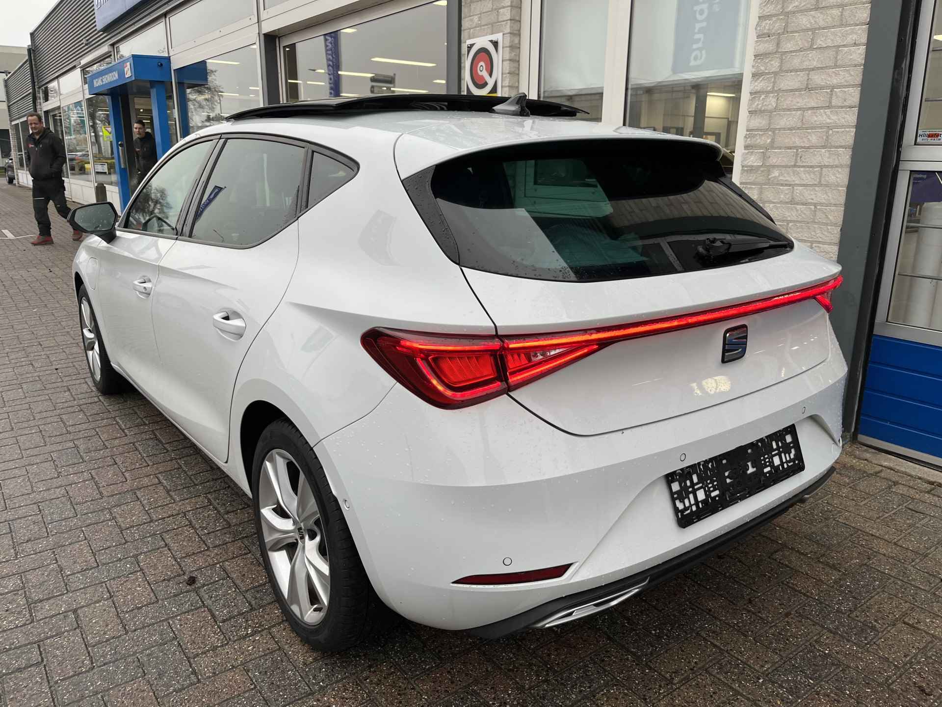 SEAT Leon 1.4 TSI eHybrid PHEV FR / AUTOMAAT/ PANO/ ADAPT. CRUISE/ FULL LINK/ NAVI/ STOELVERWARMING/ PARK. SENSOREN + CAMERA/ DIVERSE HULPSYSTEMEN - 6/32