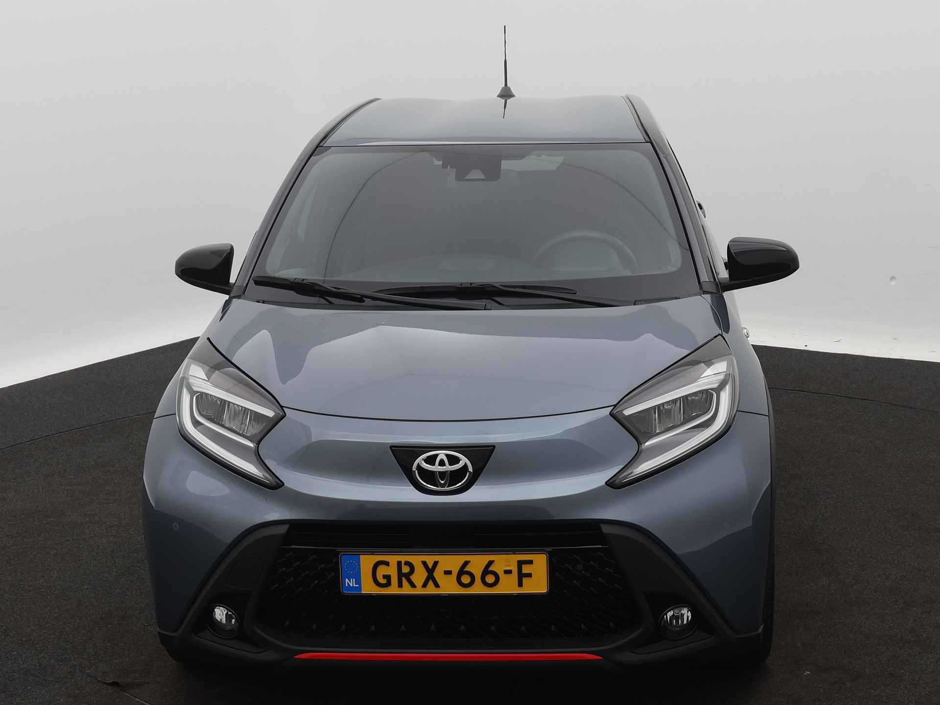 Toyota Aygo X 1.0 VVT-i MT Undercover by Jun Takahashi Limited | Navigatie | JBL | Camera | Half leder | Stoelverwarming | LM velgen | Parkeersensoren | - 28/44