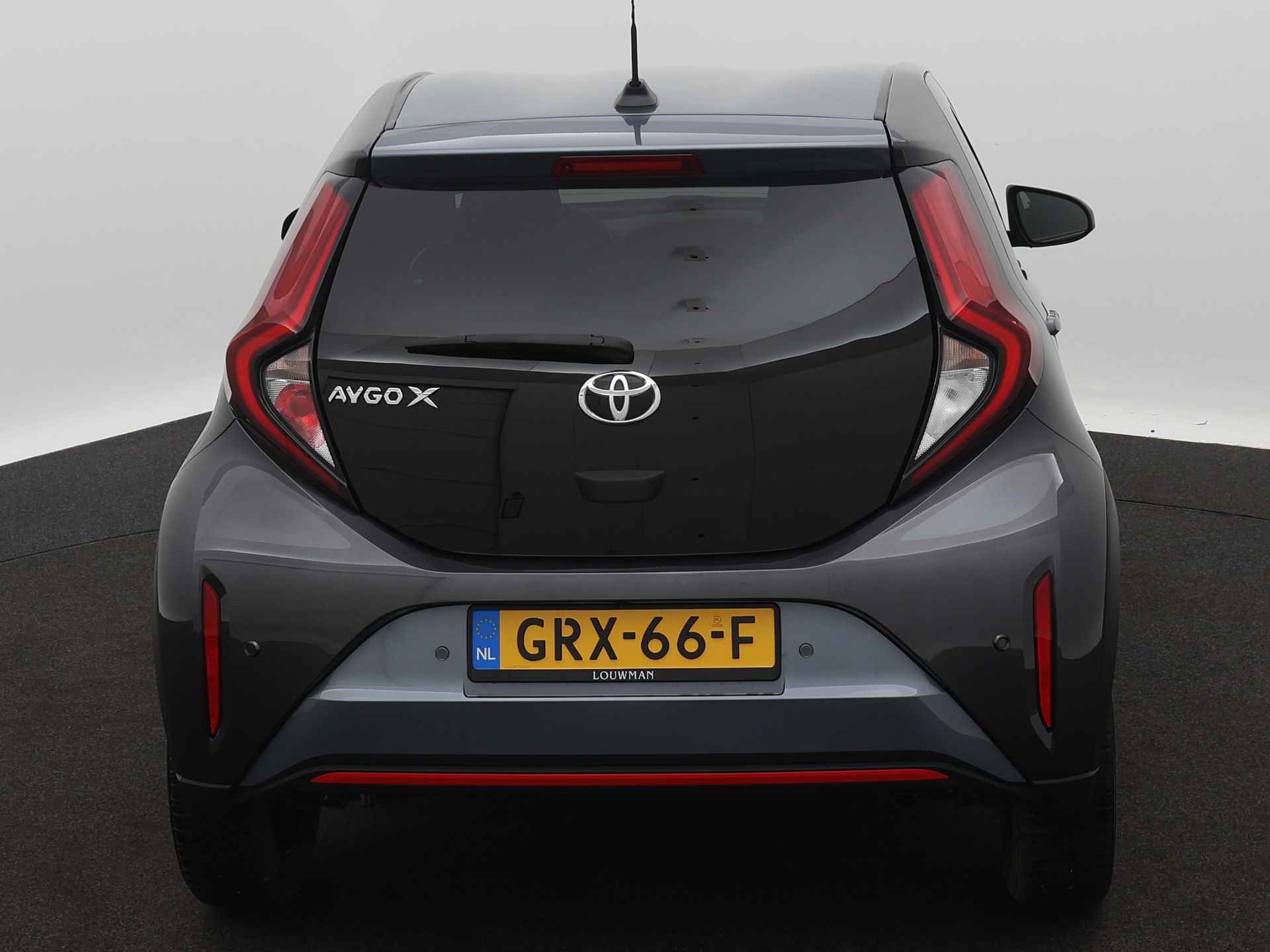 Toyota Aygo X 1.0 VVT-i MT Undercover by Jun Takahashi Limited | Navigatie | JBL | Camera | Half leder | Stoelverwarming | LM velgen | Parkeersensoren | - 30/44