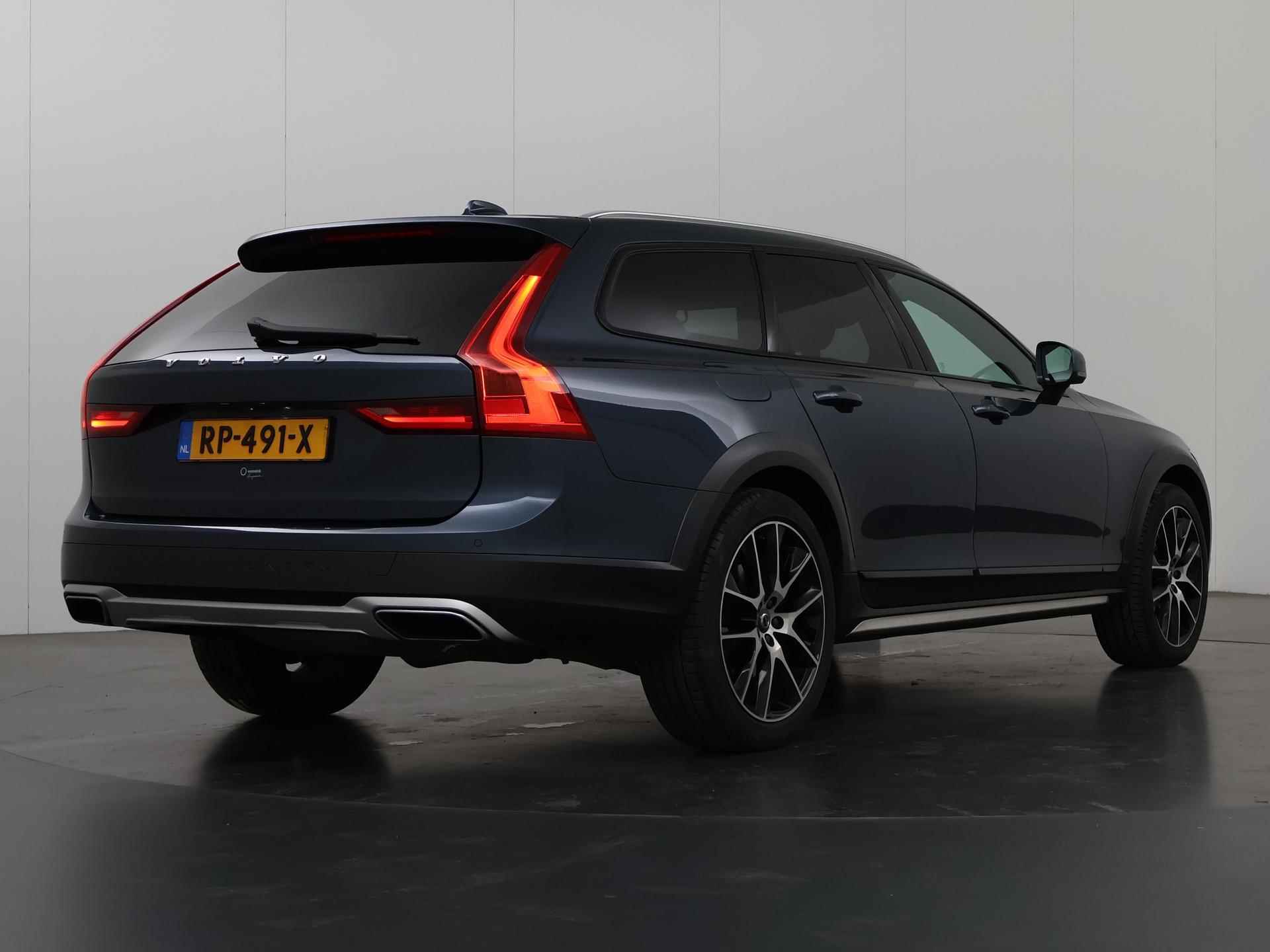 Volvo V90 Cross Country 2.0 T5 | 1e Eigenaar | Trekhaak | Panoramadak | Apple Carplay | Virtual cockpit | Cruise Control Adaptief | - 3/40