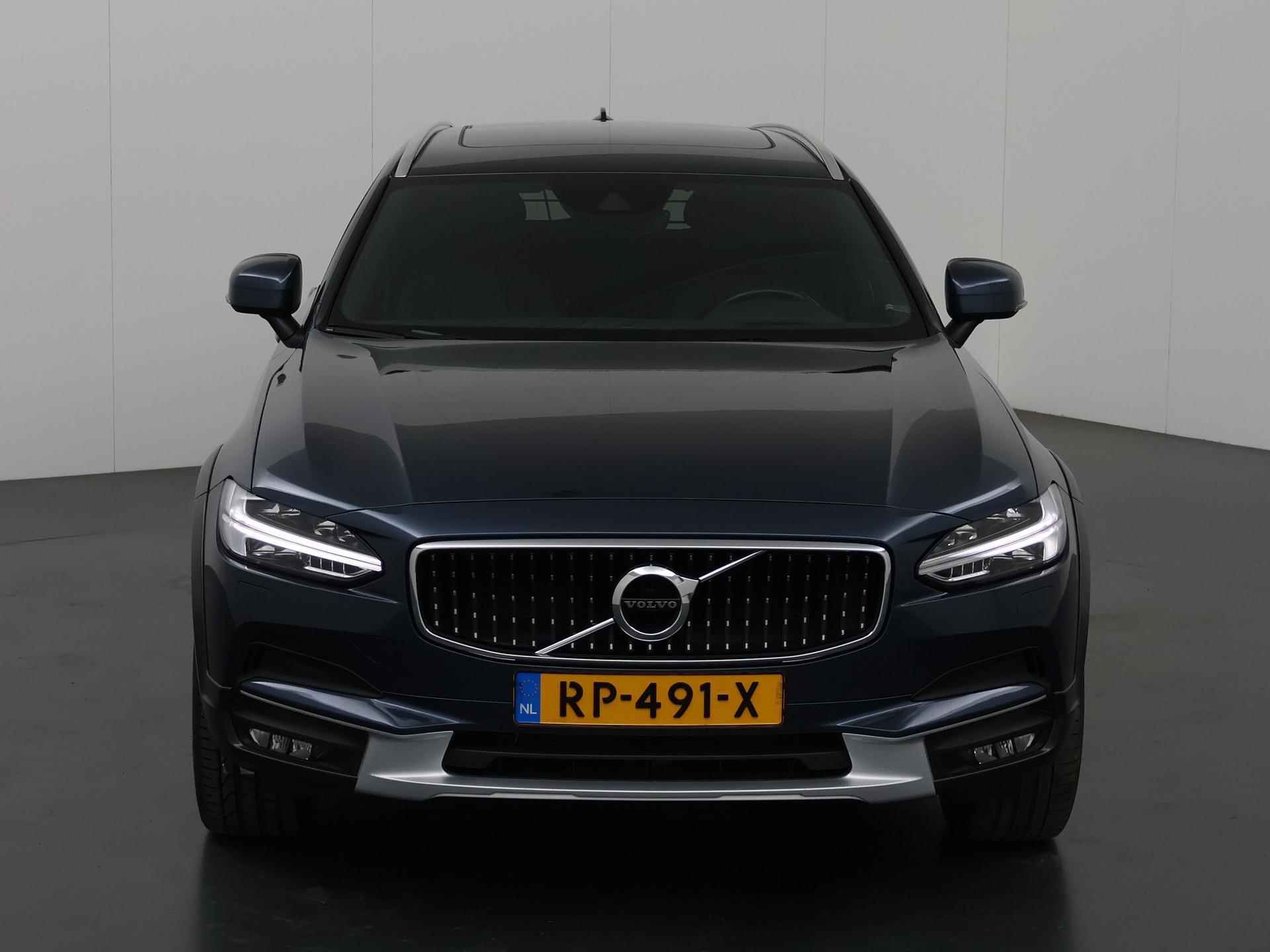 Volvo V90 Cross Country 2.0 T5 | 1e Eigenaar | Trekhaak | Panoramadak | Apple Carplay | Virtual cockpit | Cruise Control Adaptief | - 4/40