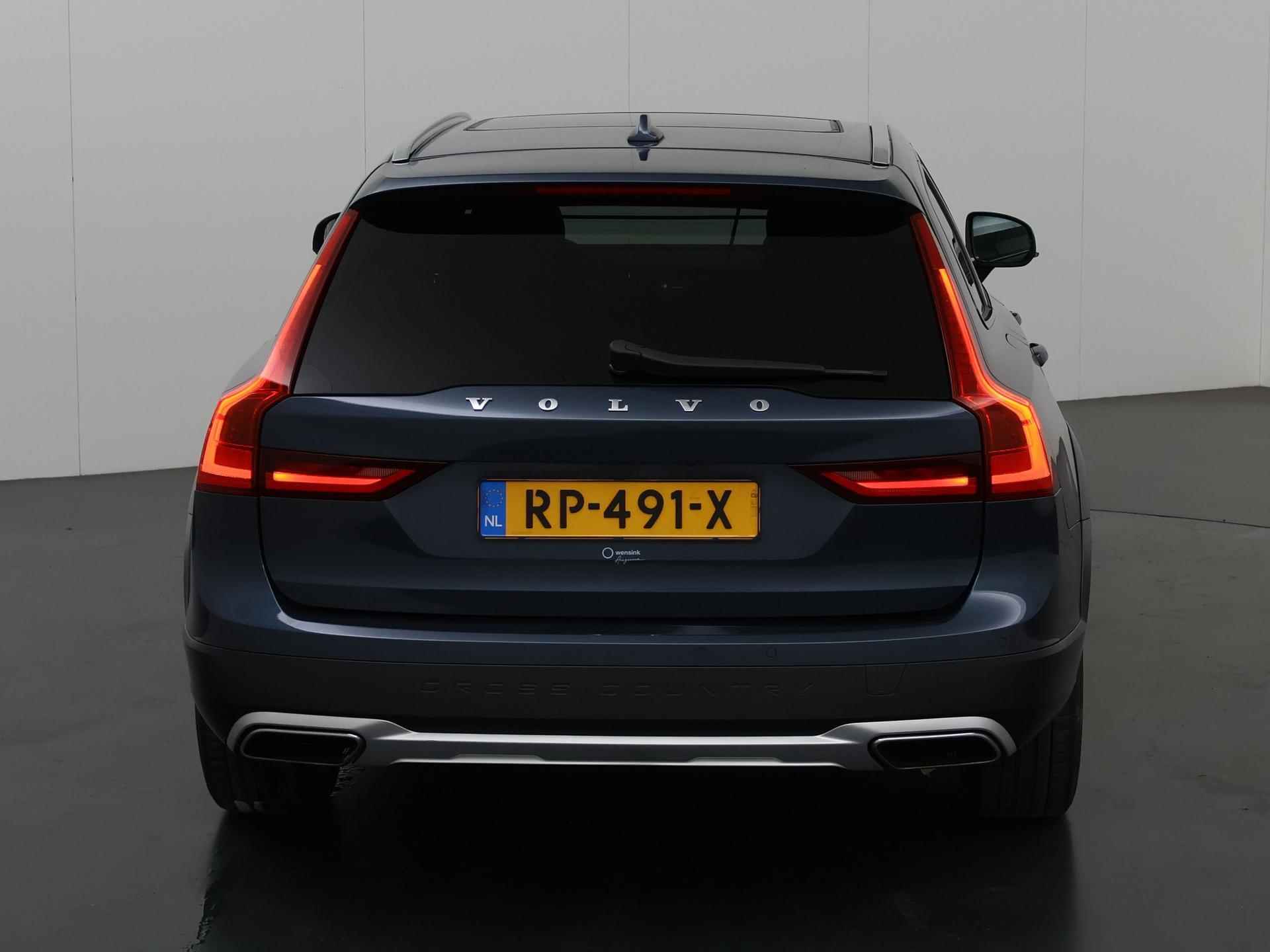 Volvo V90 Cross Country 2.0 T5 | 1e Eigenaar | Trekhaak | Panoramadak | Apple Carplay | Virtual cockpit | Cruise Control Adaptief | - 5/40