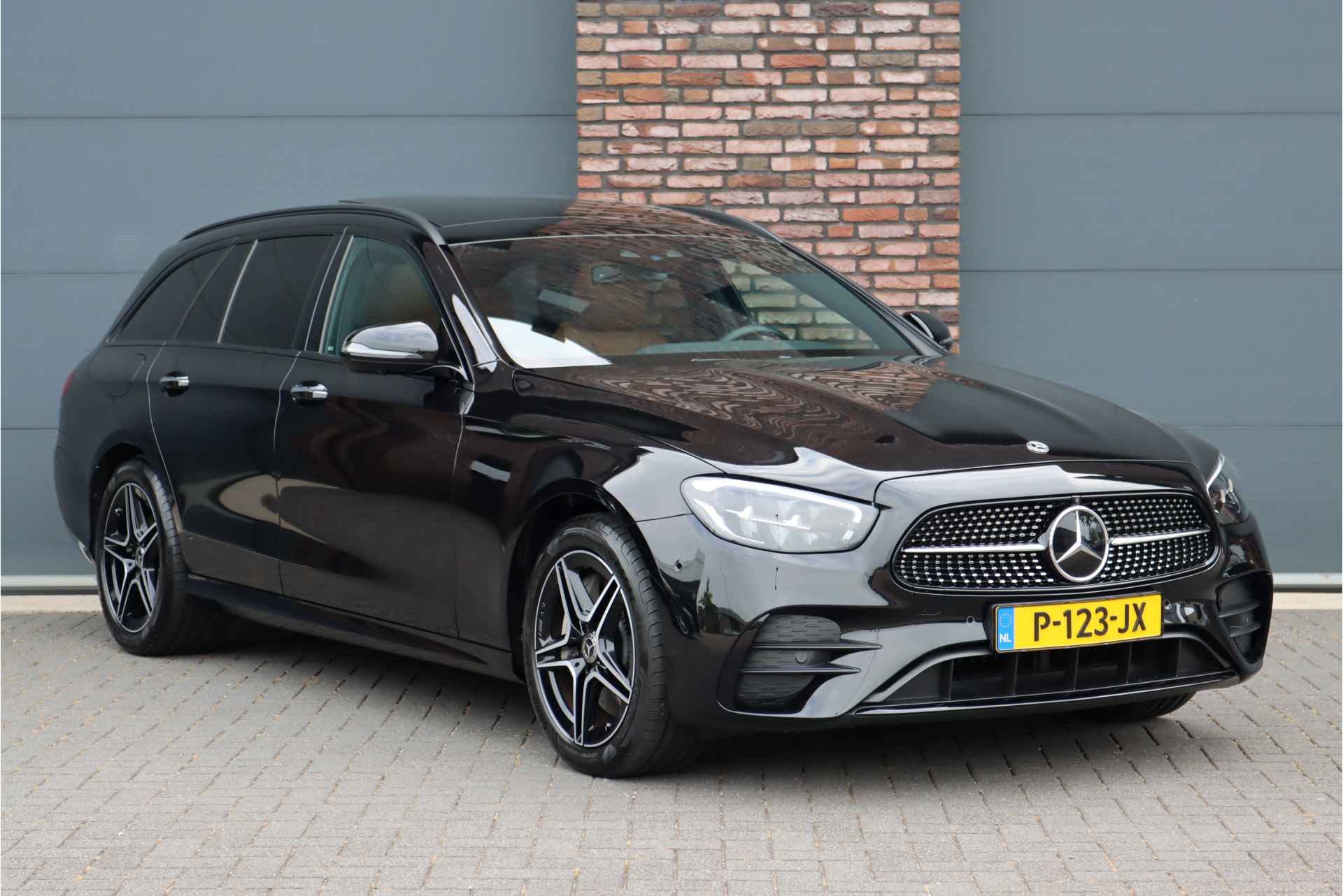 Mercedes-Benz E-Klasse Estate 300 e Business Solution AMG Line Aut9, Hybride, Panoramadak, Distronic+, Surround Camera, Burmester, Keyless Go, Nappe Leder, Memory, Rijassistentiepakket+, Etc, - 4/50