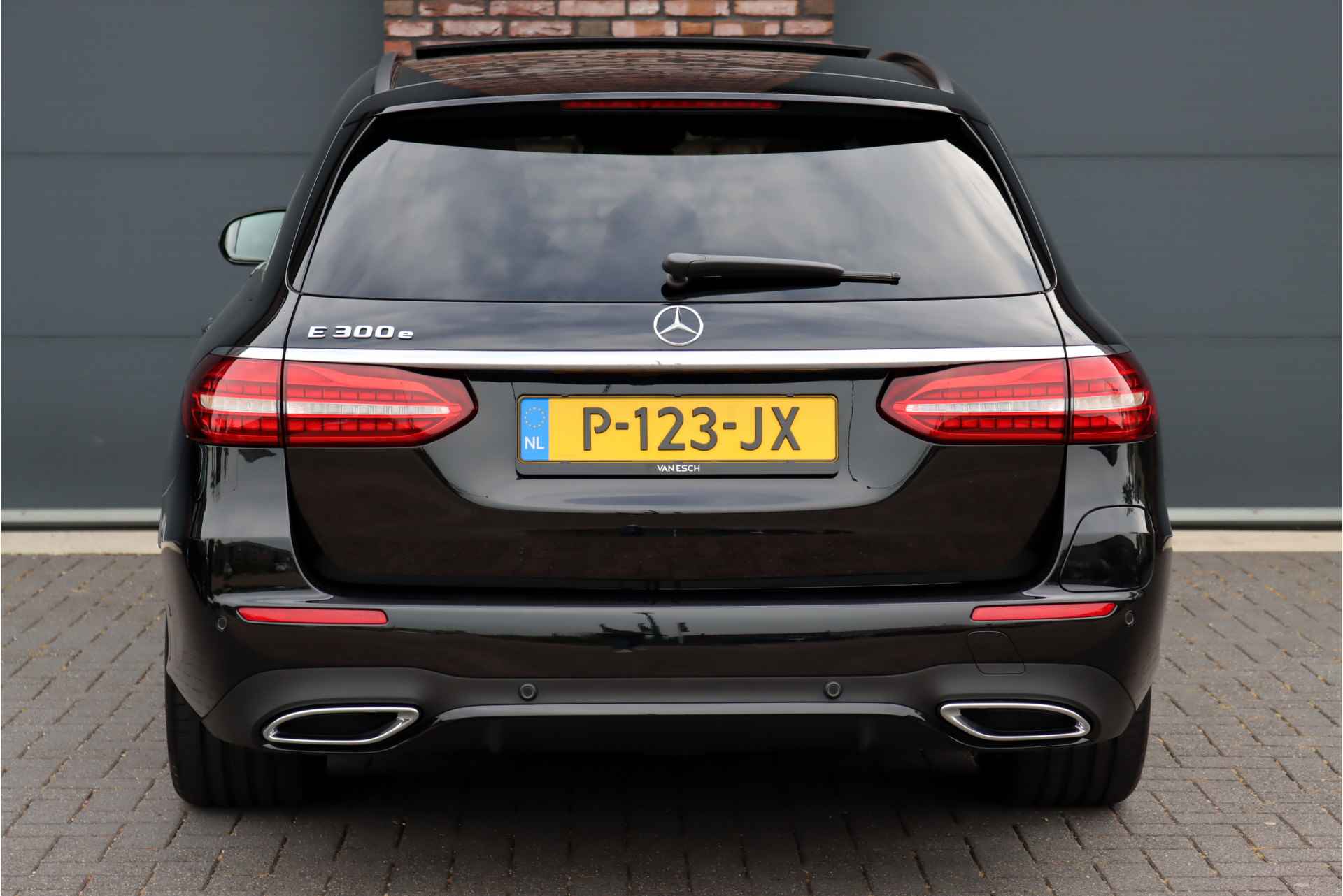 Mercedes-Benz E-Klasse Estate 300 e Business Solution AMG Line Aut9, Hybride, Panoramadak, Distronic+, Surround Camera, Burmester, Keyless Go, Nappe Leder, Memory, Rijassistentiepakket+, Etc, - 16/50