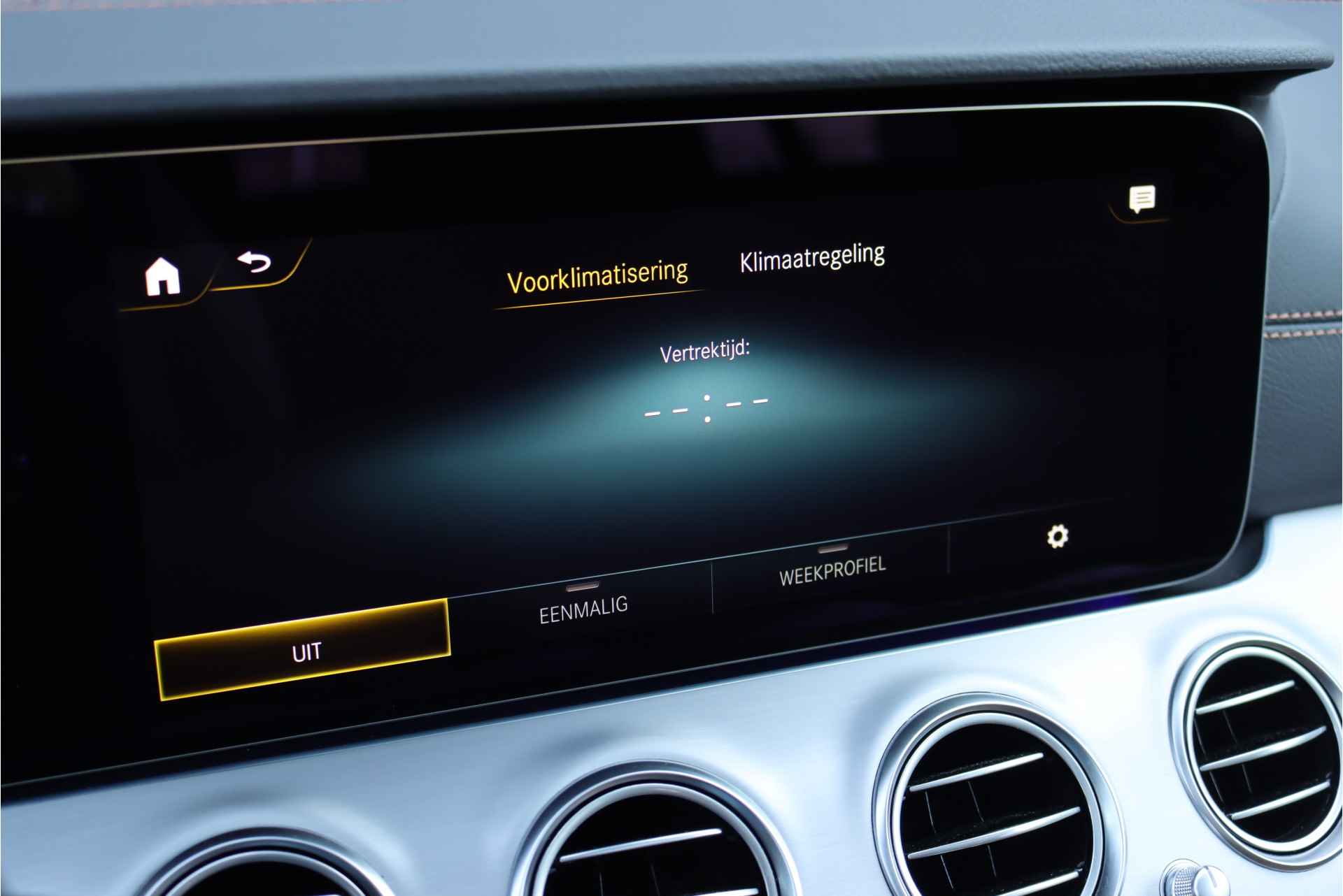 Mercedes-Benz E-Klasse Estate 300 e Business Solution AMG Line Aut9, Hybride, Panoramadak, Distronic+, Surround Camera, Burmester, Keyless Go, Nappe Leder, Memory, Rijassistentiepakket+, Etc, - 50/50