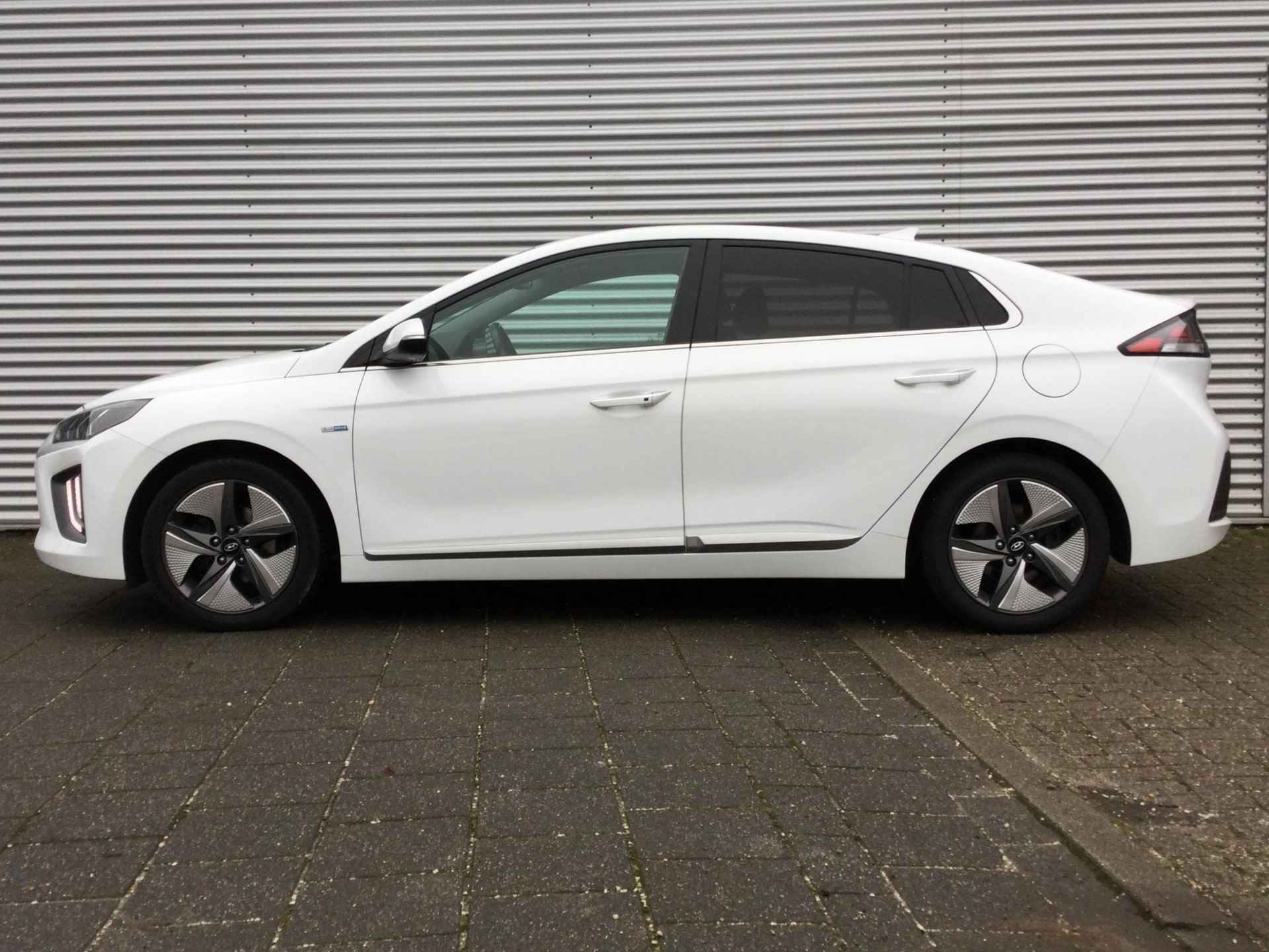 Hyundai IONIQ 1.6 GDi Comfort Plus | Navi | Adp. Cruise | Camera | LED | - 3/30