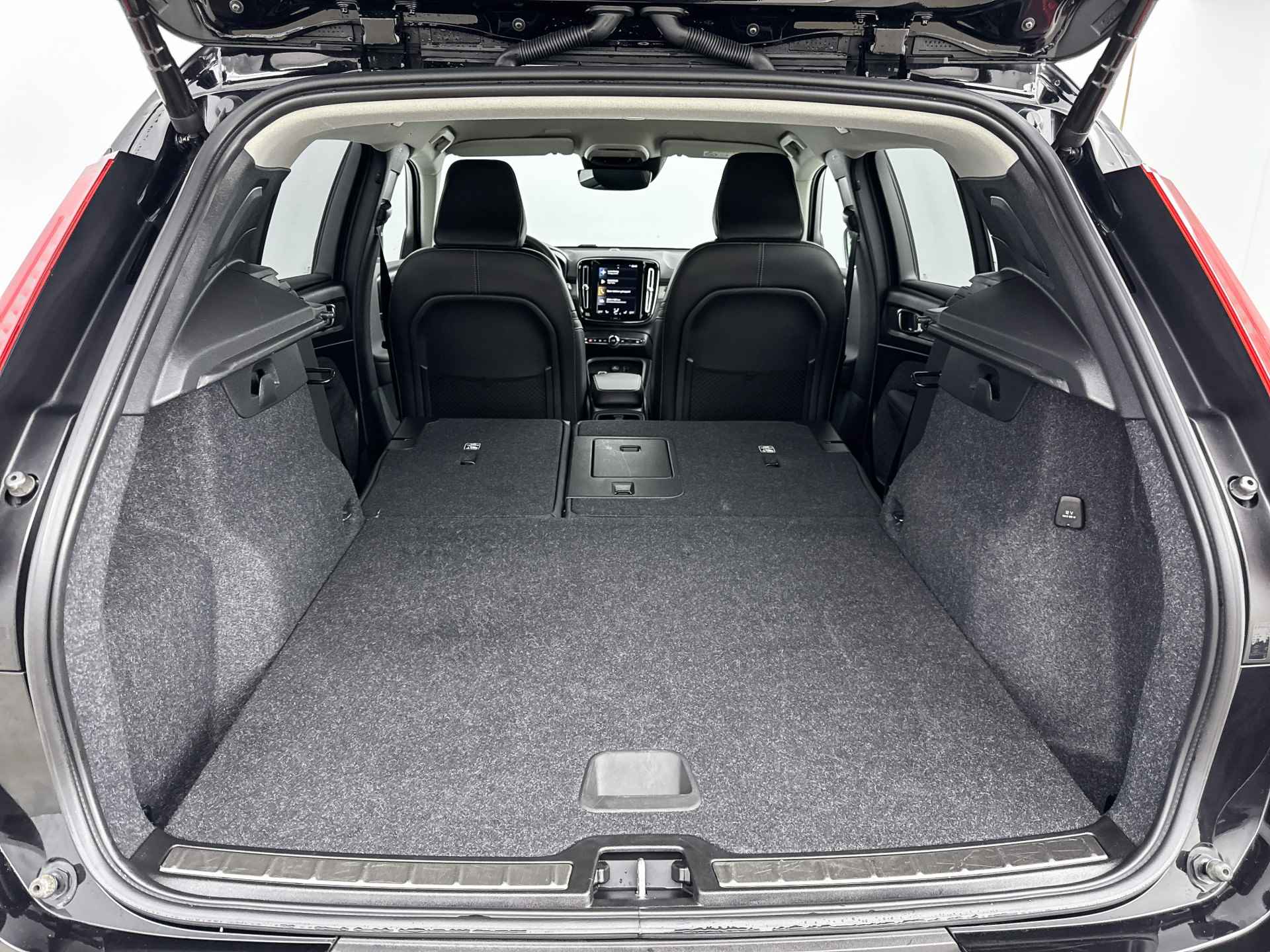 Volvo XC40 B4 Inscription | Adaptieve cruise | BLIS | Parkeercamera | Stoel/stuurverwarming | Trekhaak | Getint glas - 27/34