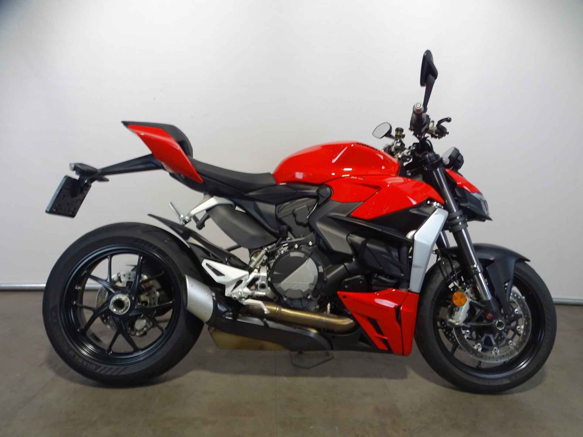 Ducati STREETFIGHTER V2