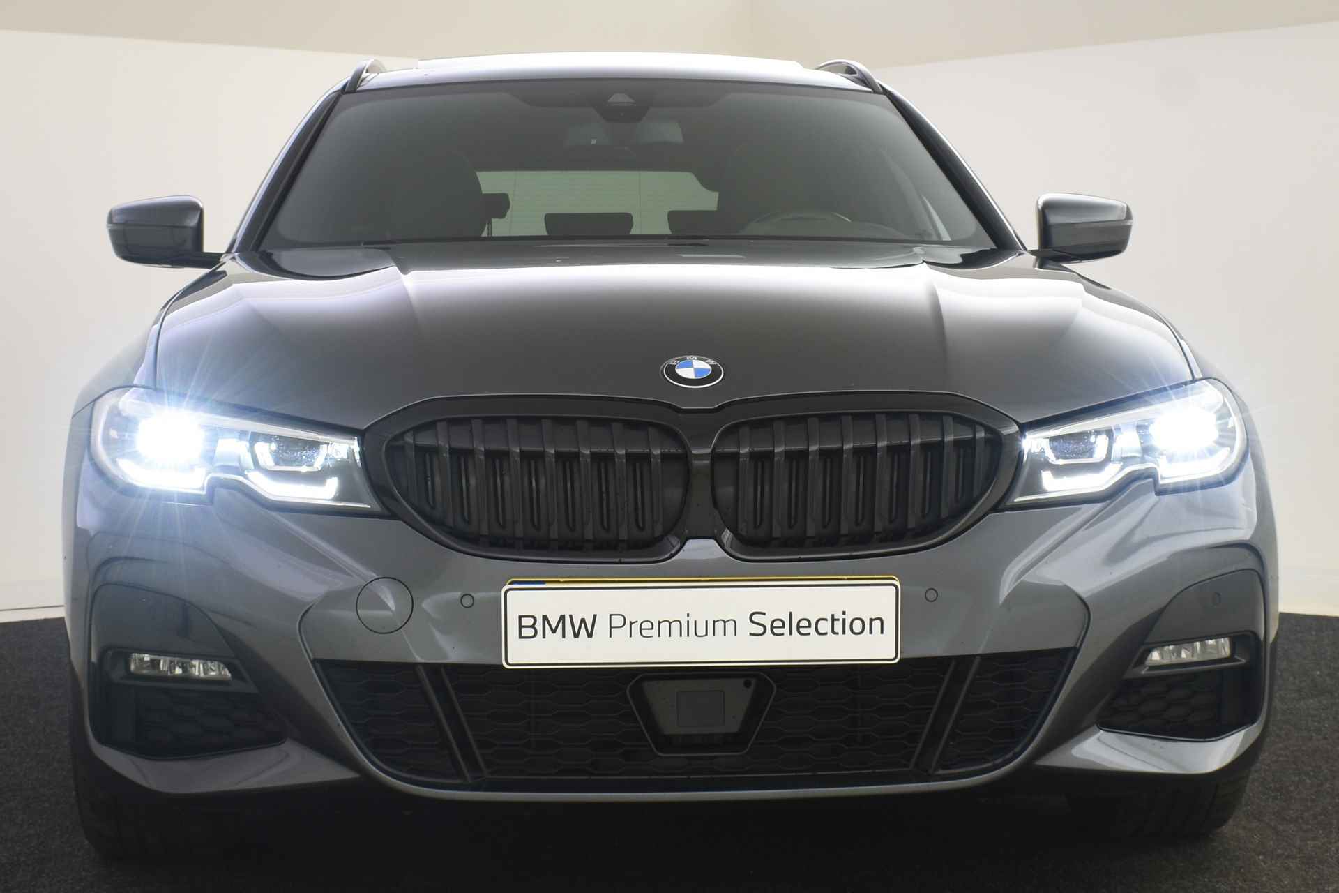 BMW 3 Serie Touring 320i High Executive M Sport Automaat / Panoramadak / Sportstoelen / Stoelverwarming / LED / Parking Assistant /  Live Cockpit Professional / Active Cruise Control - 5/40