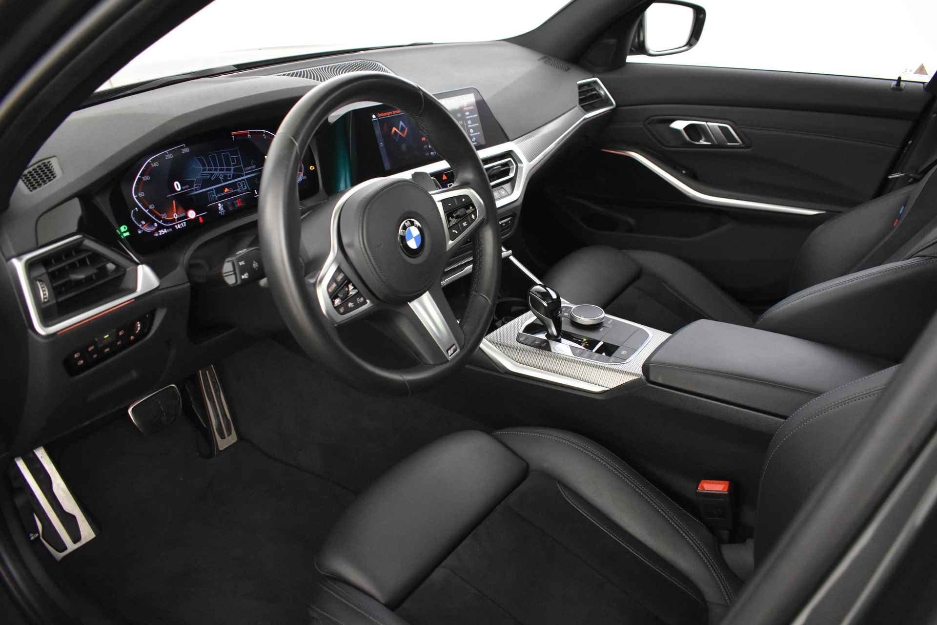 BMW 3 Serie Touring 320i High Executive M Sport Automaat / Panoramadak / Sportstoelen / Stoelverwarming / LED / Parking Assistant /  Live Cockpit Professional / Active Cruise Control - 7/40