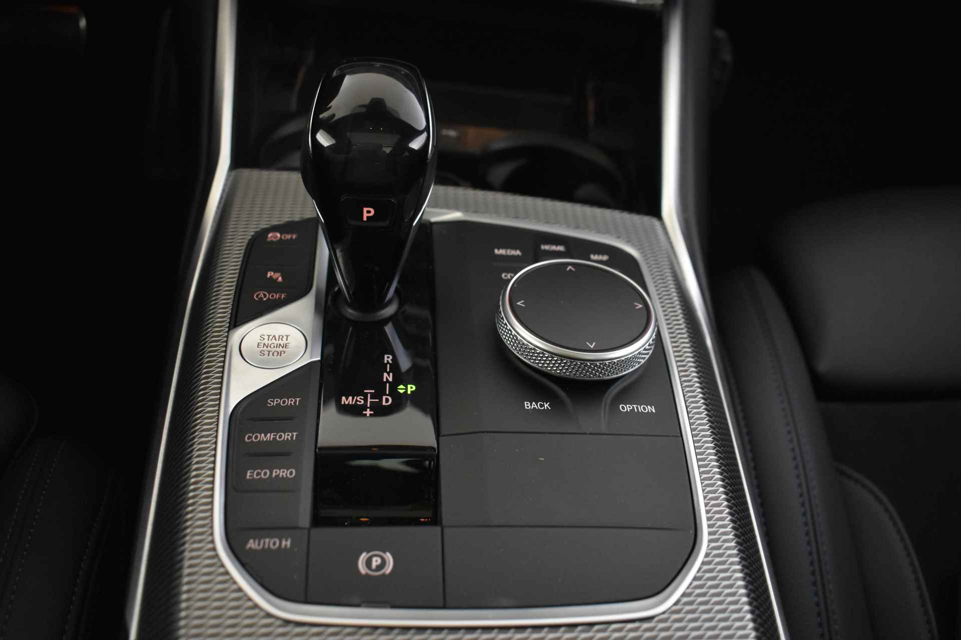 BMW 3 Serie Touring 320i High Executive M Sport Automaat / Panoramadak / Sportstoelen / Stoelverwarming / LED / Parking Assistant /  Live Cockpit Professional / Active Cruise Control - 29/40