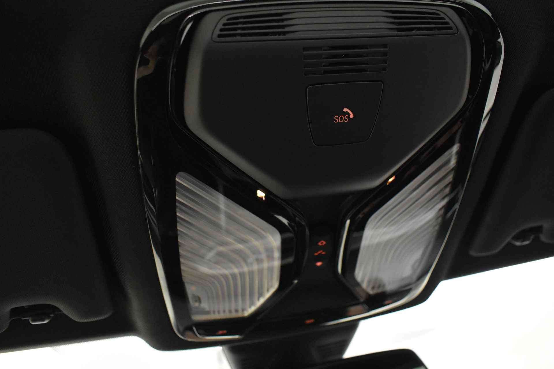 BMW 3 Serie Touring 320i High Executive M Sport Automaat / Panoramadak / Sportstoelen / Stoelverwarming / LED / Parking Assistant /  Live Cockpit Professional / Active Cruise Control - 30/40