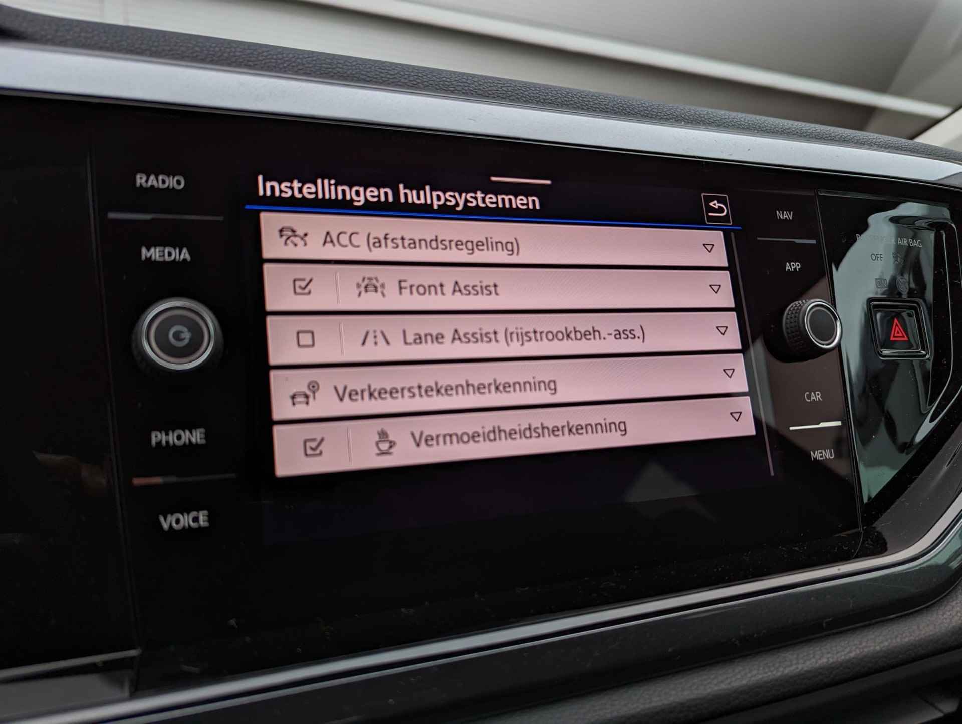 Volkswagen Taigo 1.0 TSI 110pk DSG Style | Comfort Pakket | Digital Cockpit Pro | Multimedia Pakket - 30/34