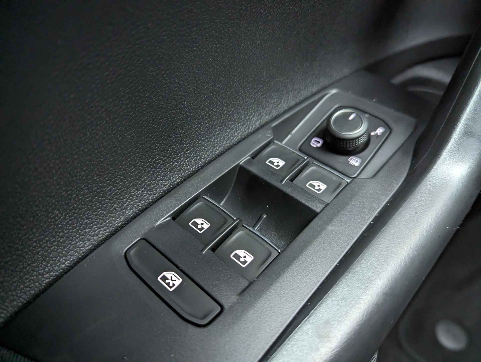 Volkswagen Taigo 1.0 TSI 110pk DSG Style | Comfort Pakket | Digital Cockpit Pro | Multimedia Pakket - 32/34