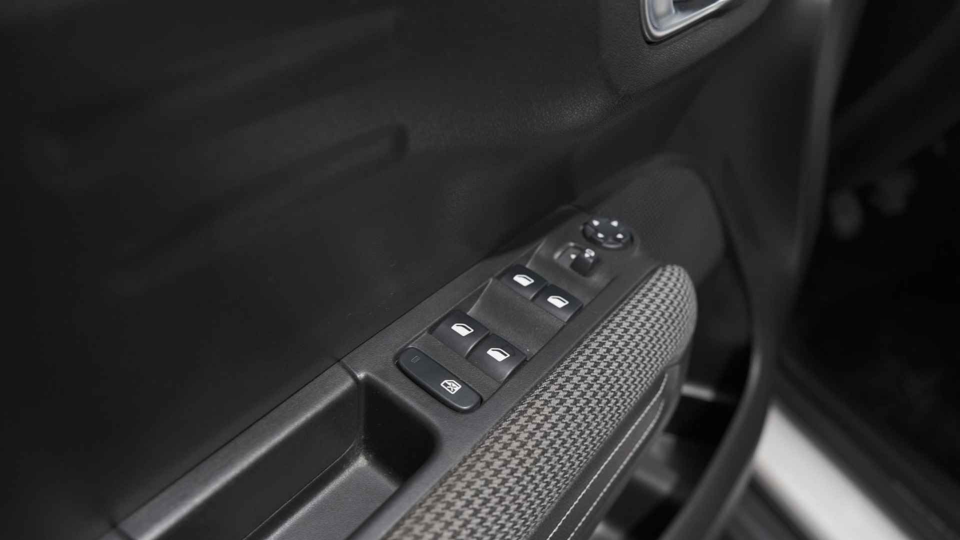Citroen C3 Aircross PureTech 110 S&S Shine | Camera | Dodehoekdetectie | Panoramadak | Apple Carplay | HIFI Audio | Head-Up Display - 26/59