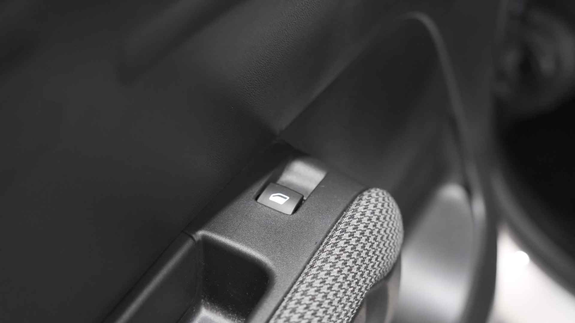 Citroen C3 Aircross PureTech 110 S&S Shine | Camera | Dodehoekdetectie | Panoramadak | Apple Carplay | HIFI Audio | Head-Up Display - 30/59
