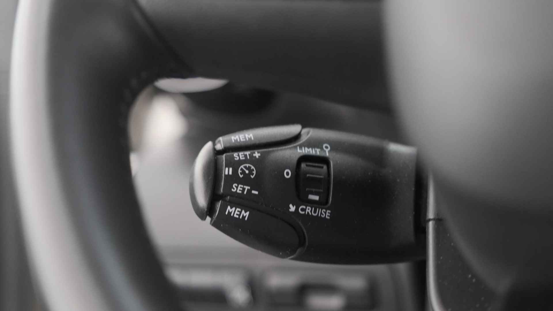 Citroen C3 Aircross PureTech 110 S&S Shine | Camera | Dodehoekdetectie | Panoramadak | Apple Carplay | HIFI Audio | Head-Up Display - 37/59