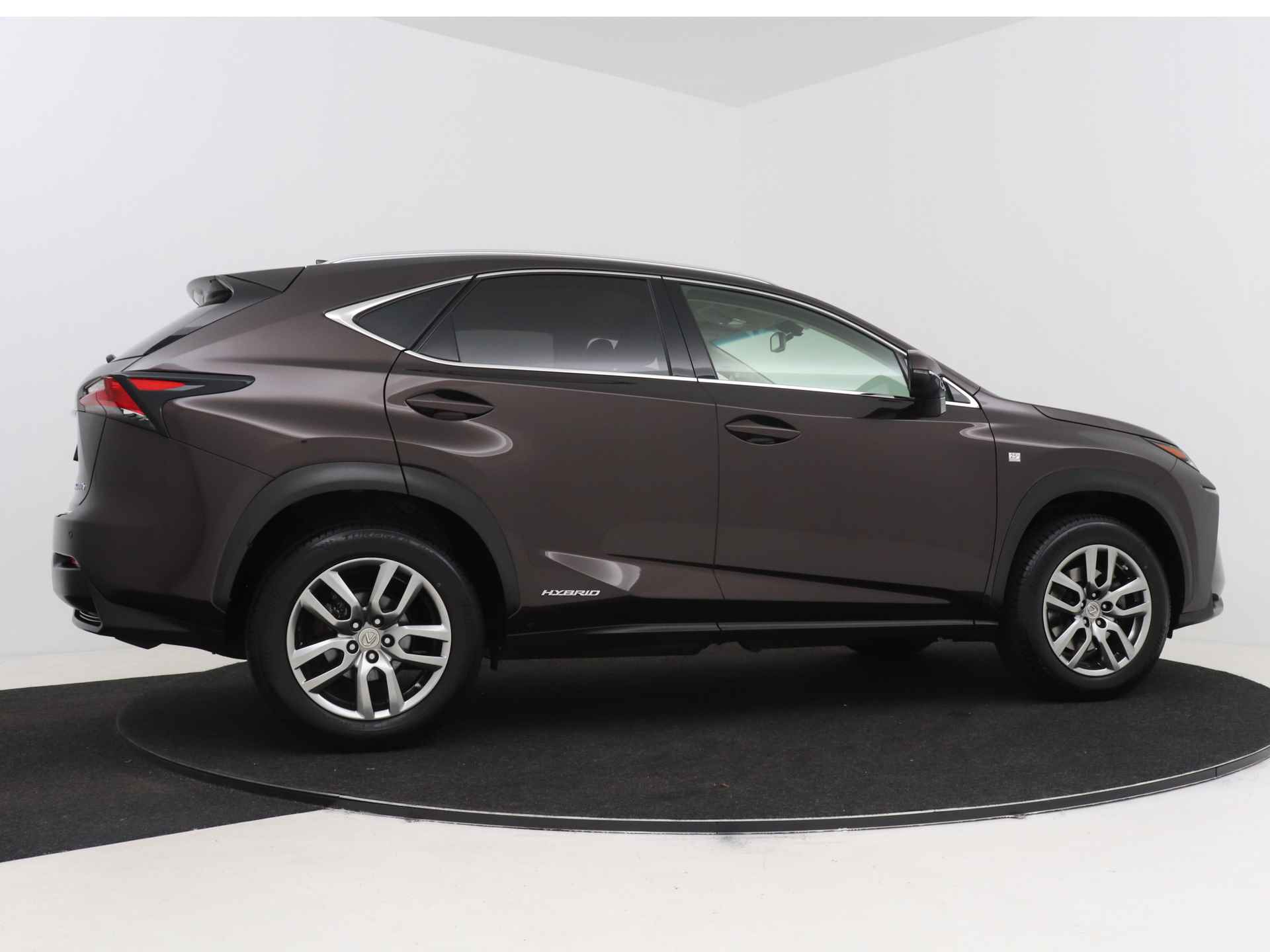 Lexus NX 300h AWD 25th Edition | Trekhaak afneembaar | Adaptive Cruise Control | Leer | Draadloze telefoonlader | Stoelverwarming - 16/44