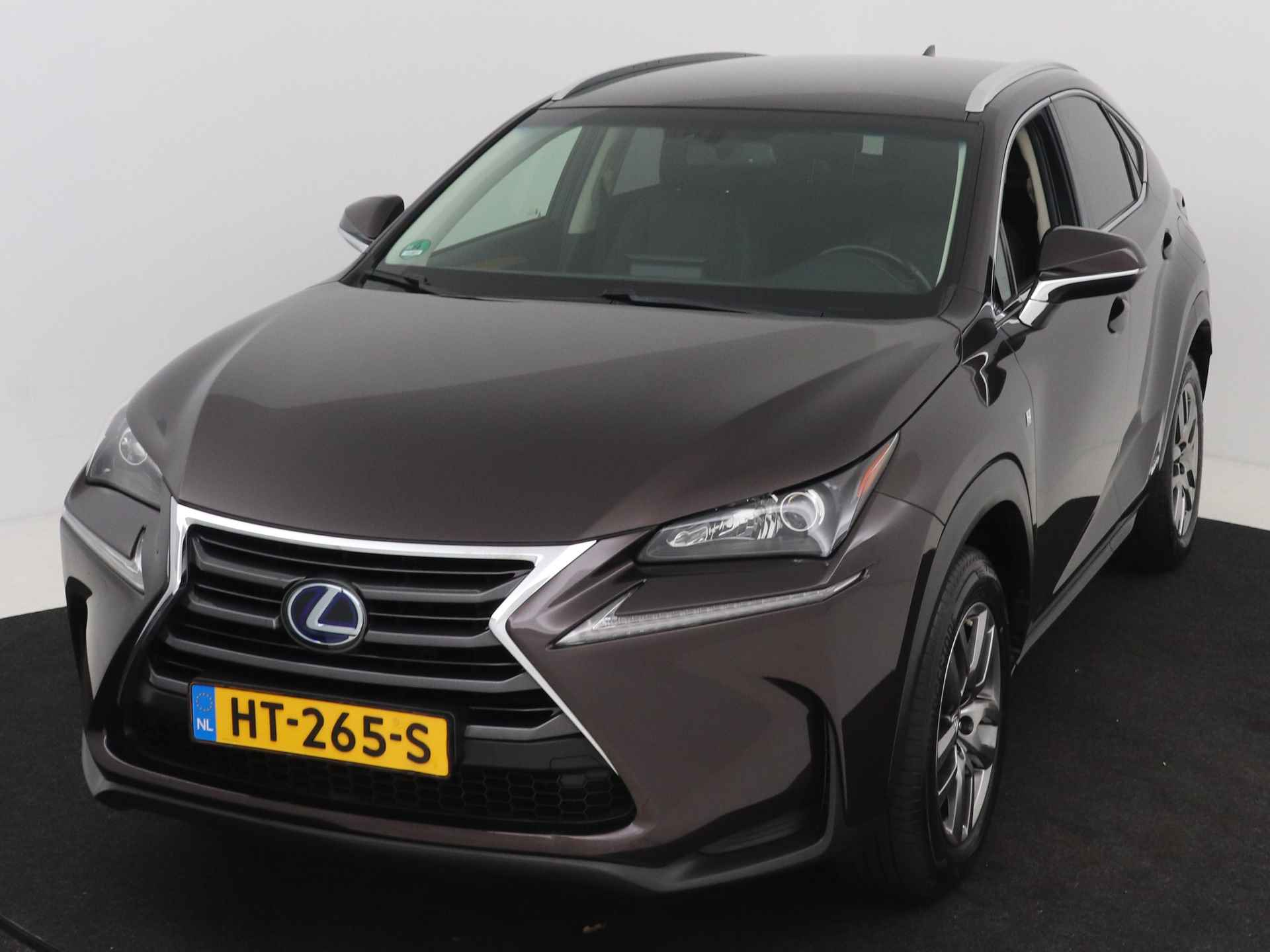 Lexus NX 300h AWD 25th Edition | Trekhaak afneembaar | Adaptive Cruise Control | Leer | Draadloze telefoonlader | Stoelverwarming - 28/44