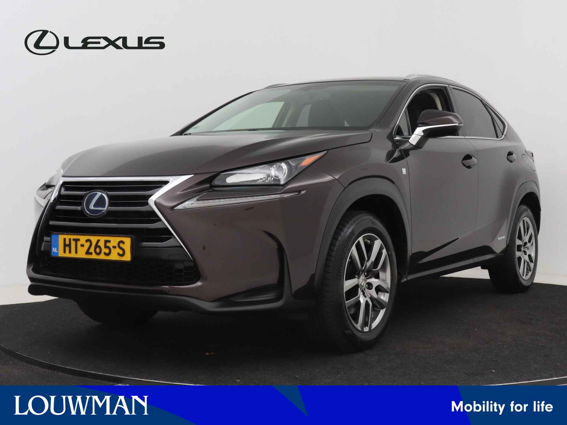 Lexus NX 300h AWD 25th Edition | Trekhaak afneembaar | Adaptive Cruise Control | Leer | Draadloze telefoonlader | Stoelverwarming