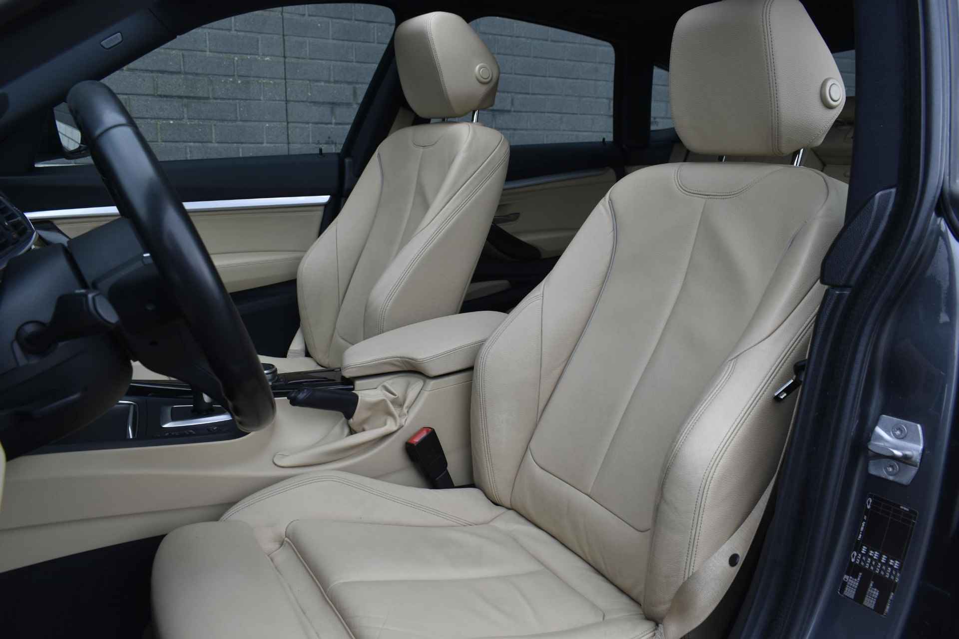 BMW 3-serie Gran Turismo 320i High Executive / M Sport / Panoramadak / Elektrische Stoelen / Trekhaak - 28/48